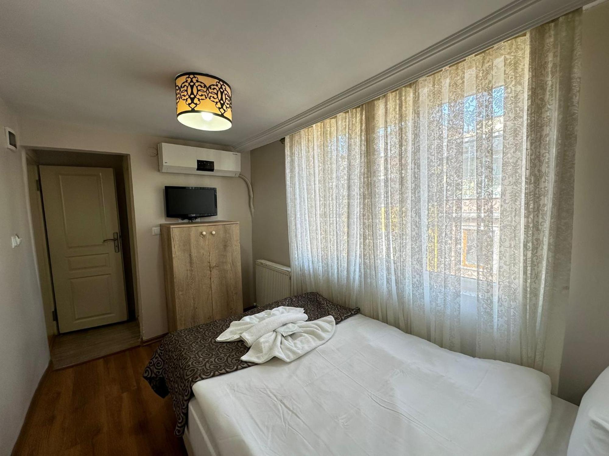 Small Single Room,1572662204:JPEG