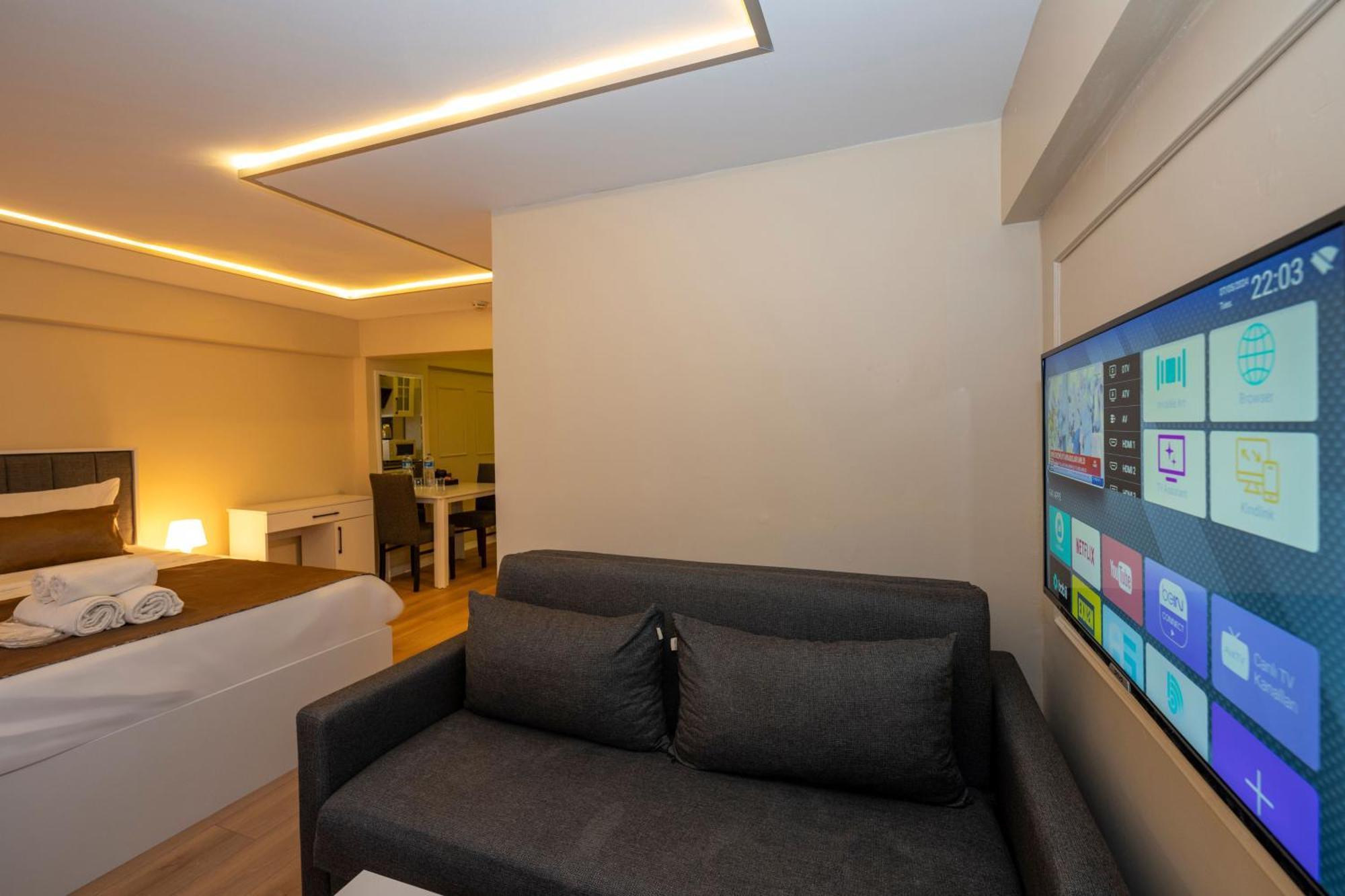 Studio (3 Adults),1584549098:JPEG