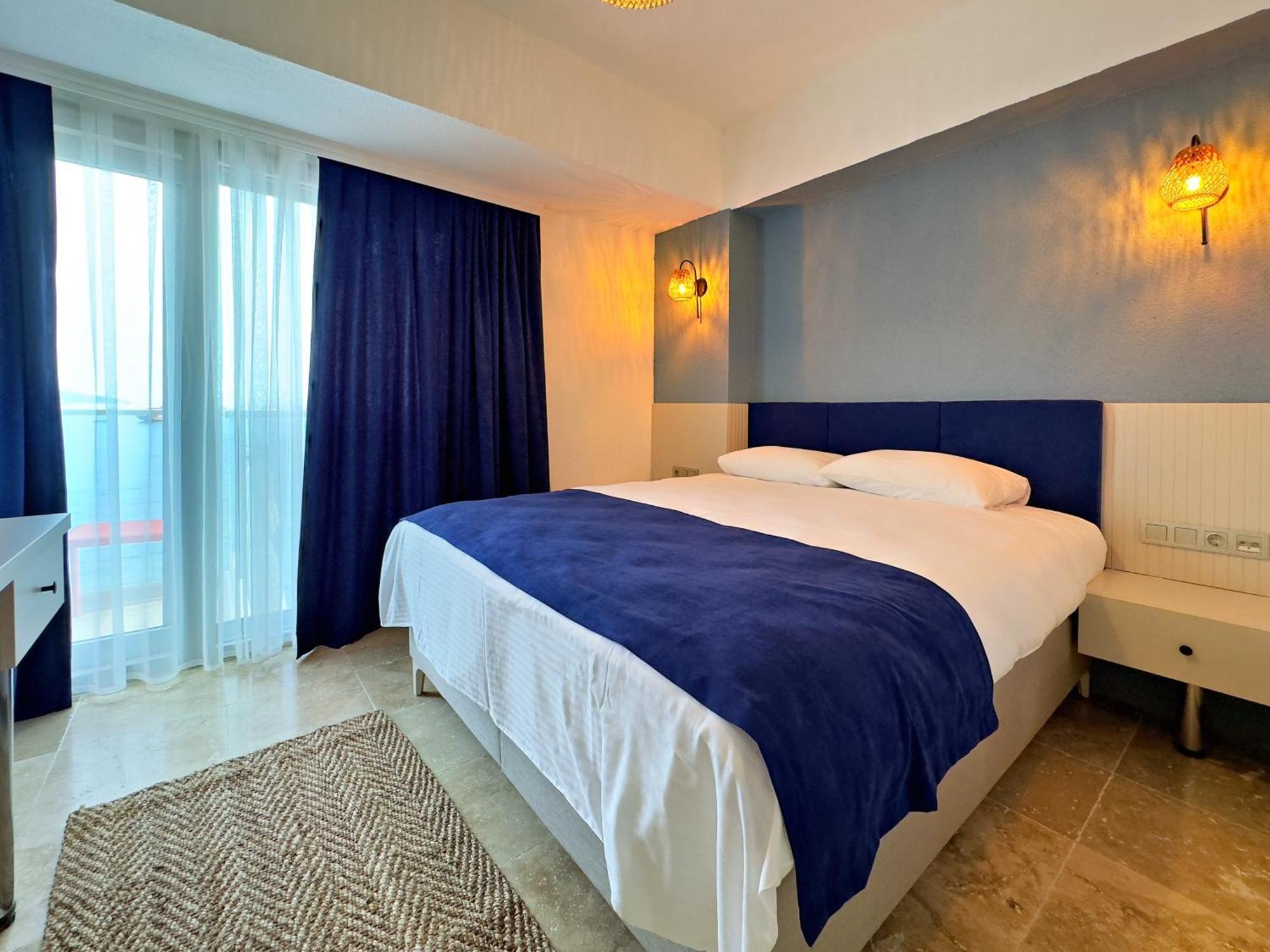 Double Room with Balcony and Sea View