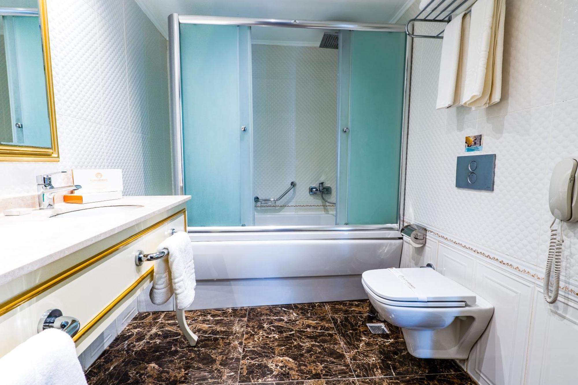 Deluxe Suite with Balcony,1587522111:JPEG
