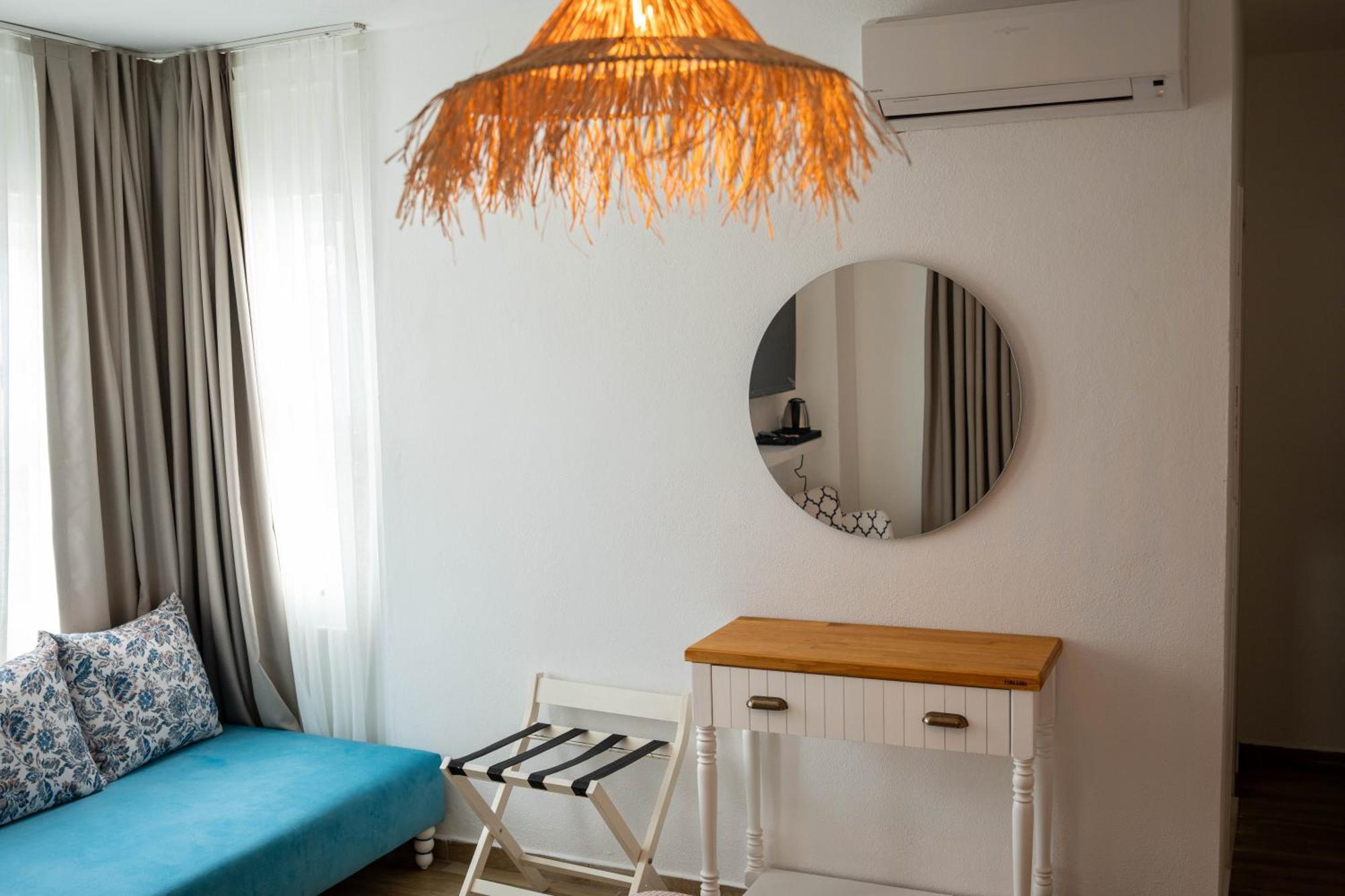 Deluxe Queen Room,1588231009:JPEG