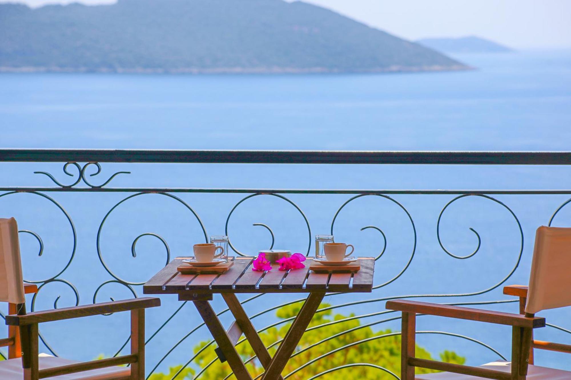 Deluxe Double Room with Balcony and Sea View