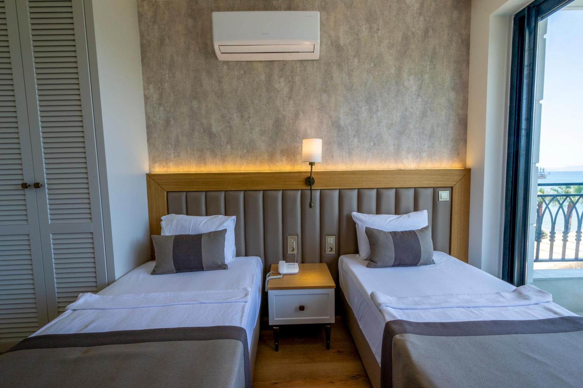 Twin Room with Sea View,1589813779:JPEG