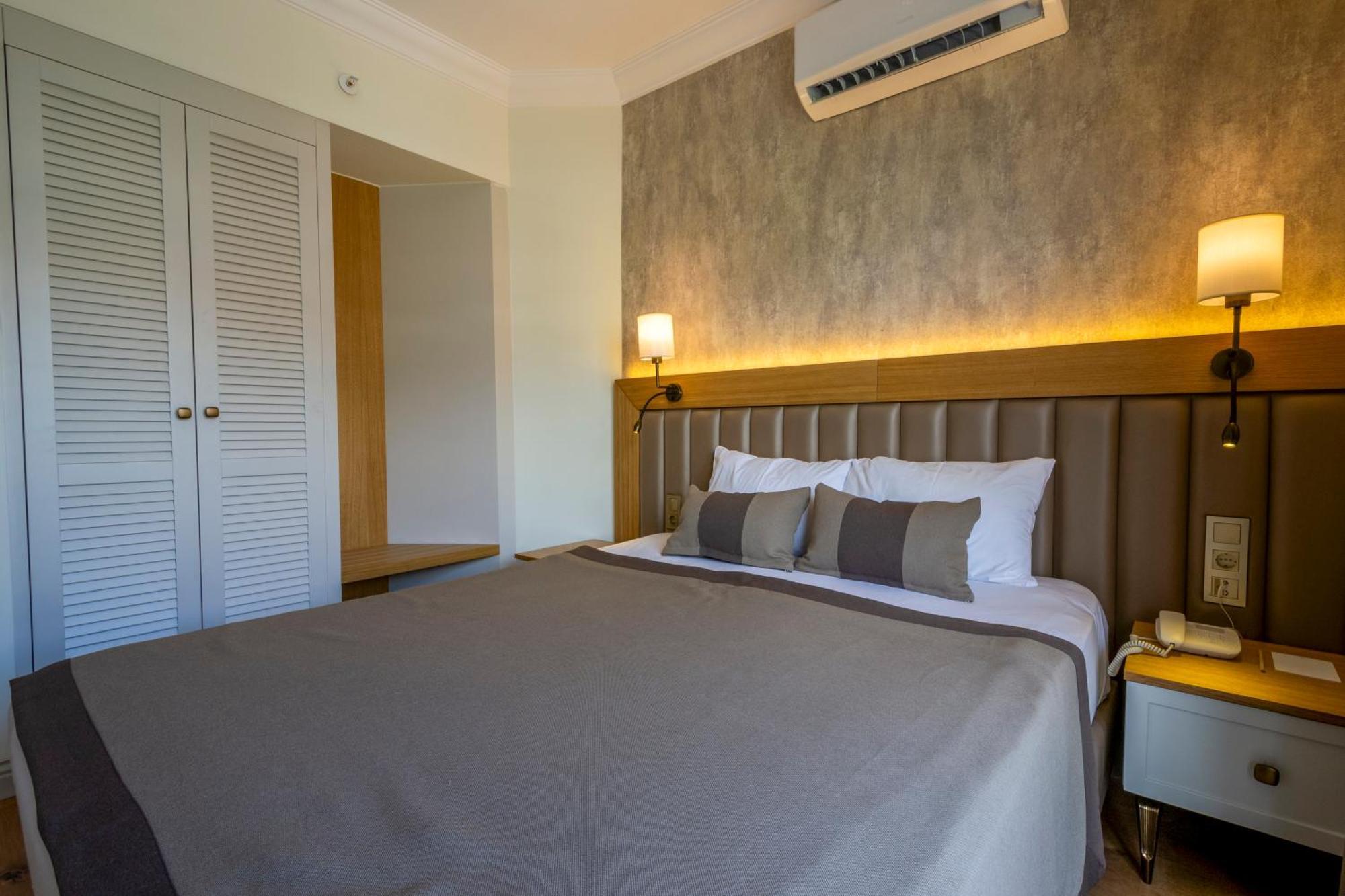 Double Room,1589813771:JPEG