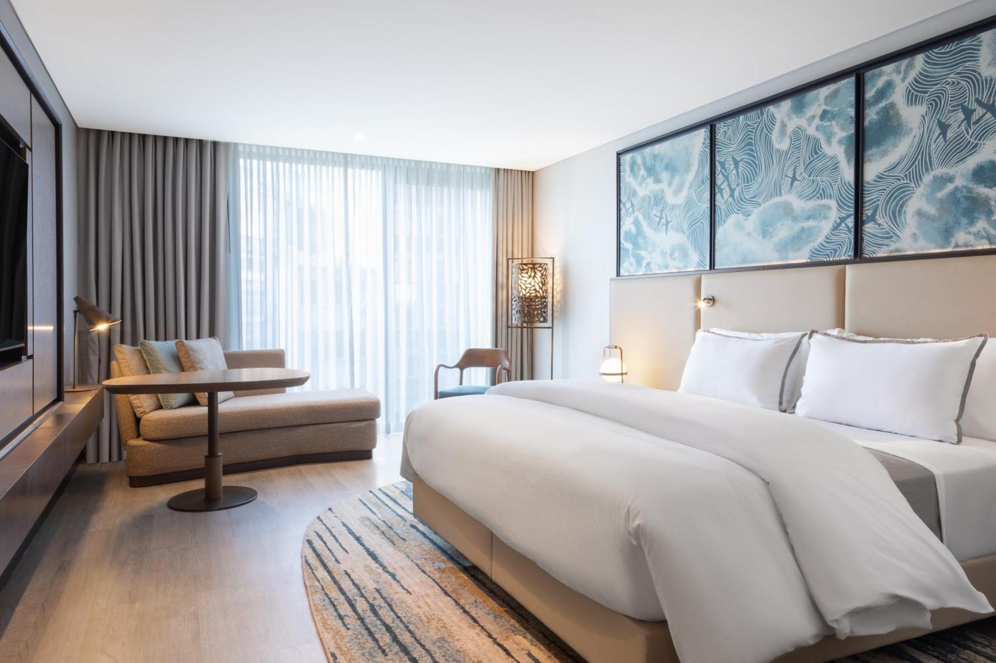 Deluxe King Room City View