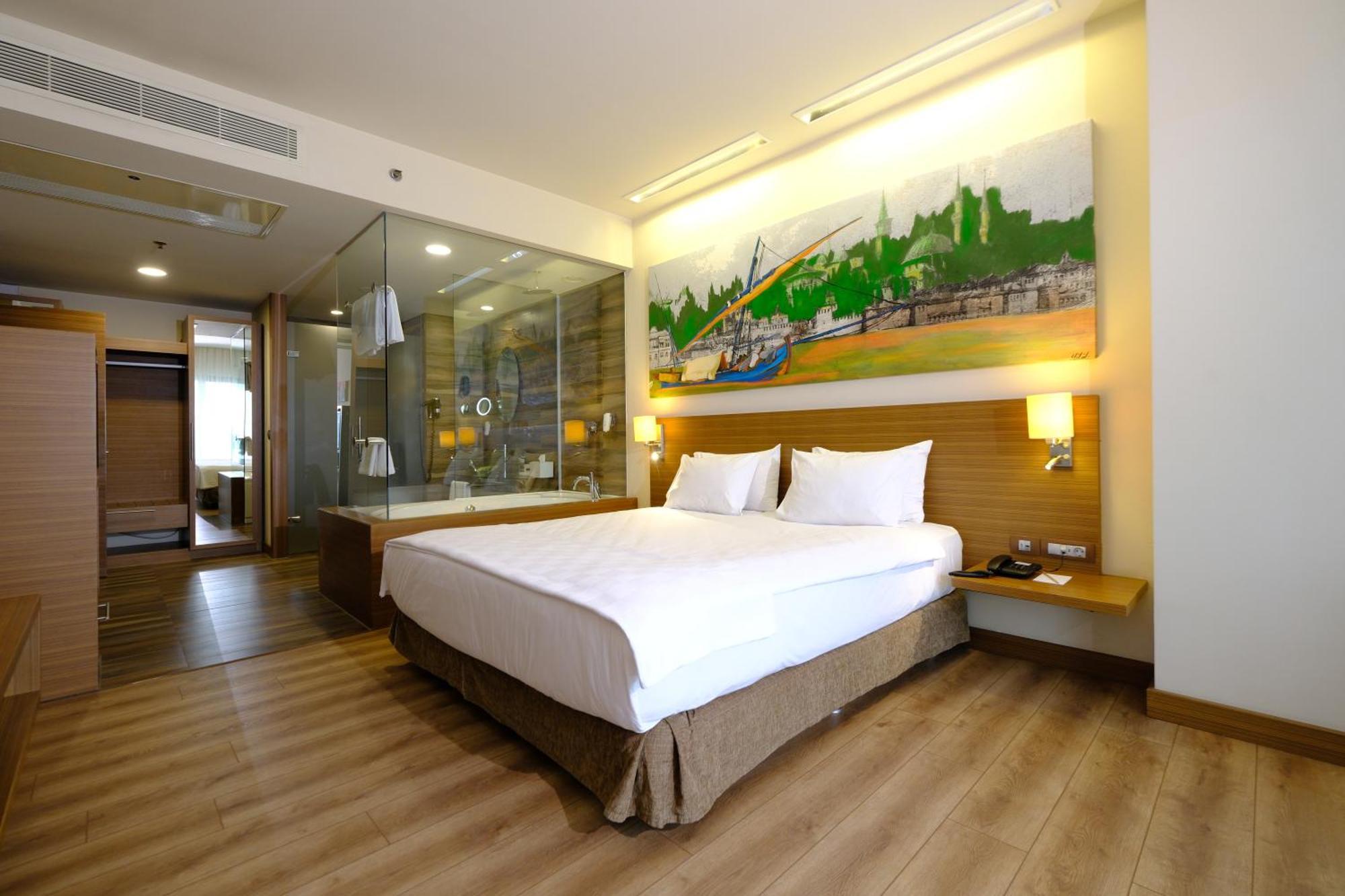 Executive Corner Room Bath