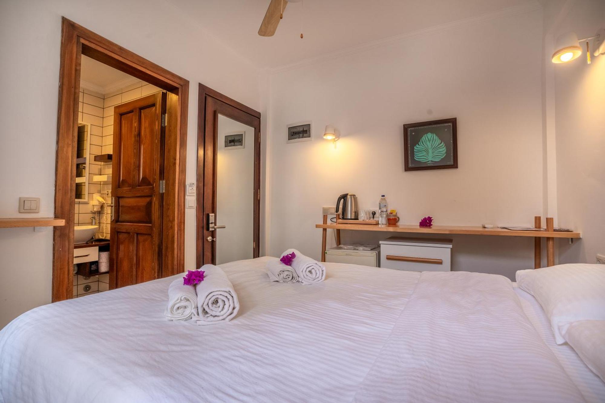 Small Double Room,1716982399:JPEG