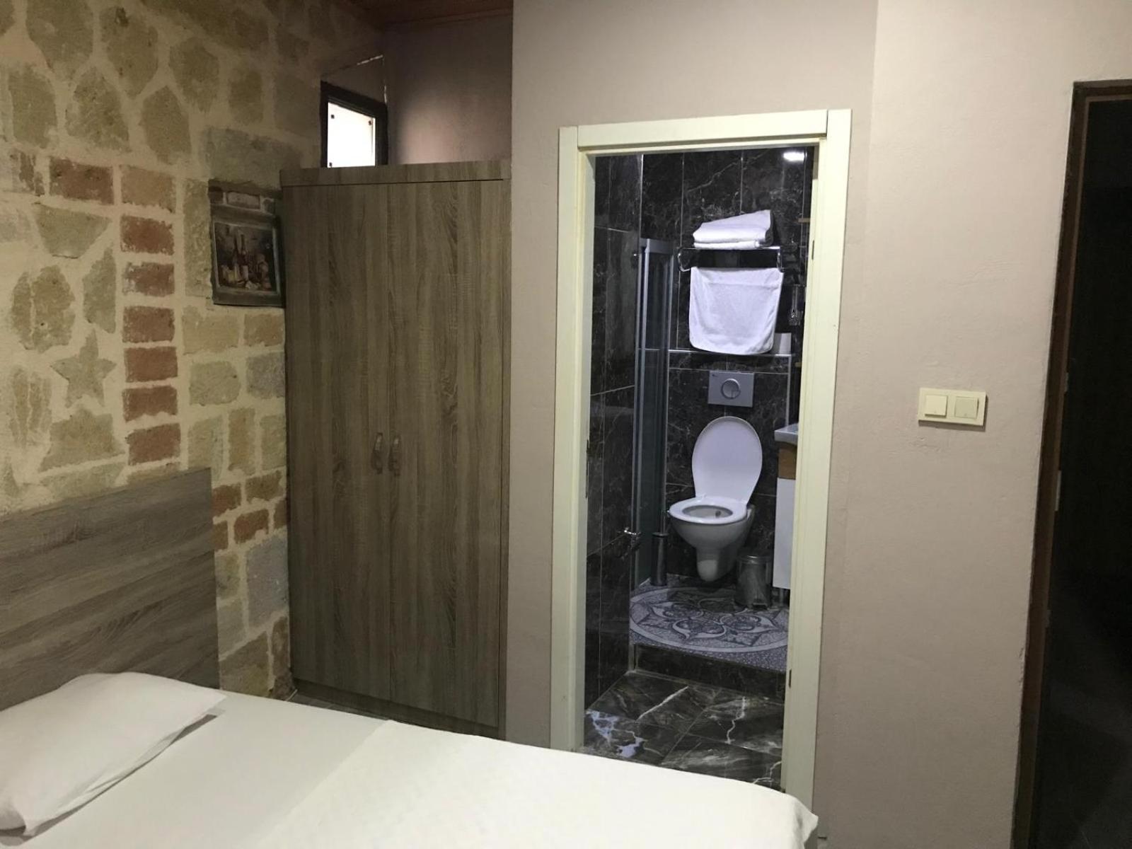 Chambre Triple - Accessible aux Personnes à Mobilité Réduite