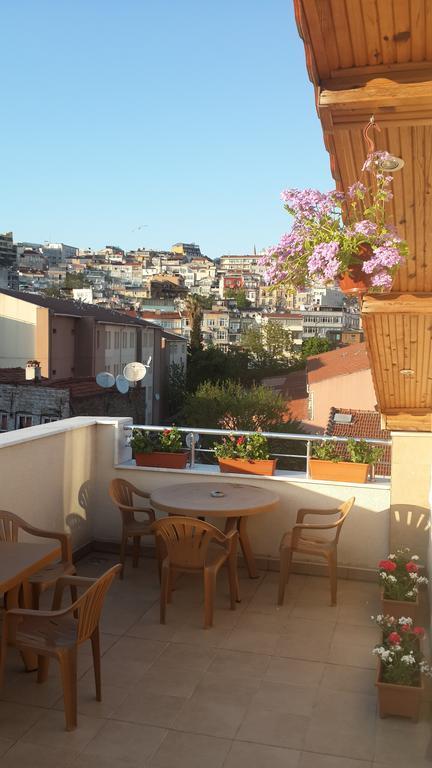 Apartamento de 2 Quartos com Varanda