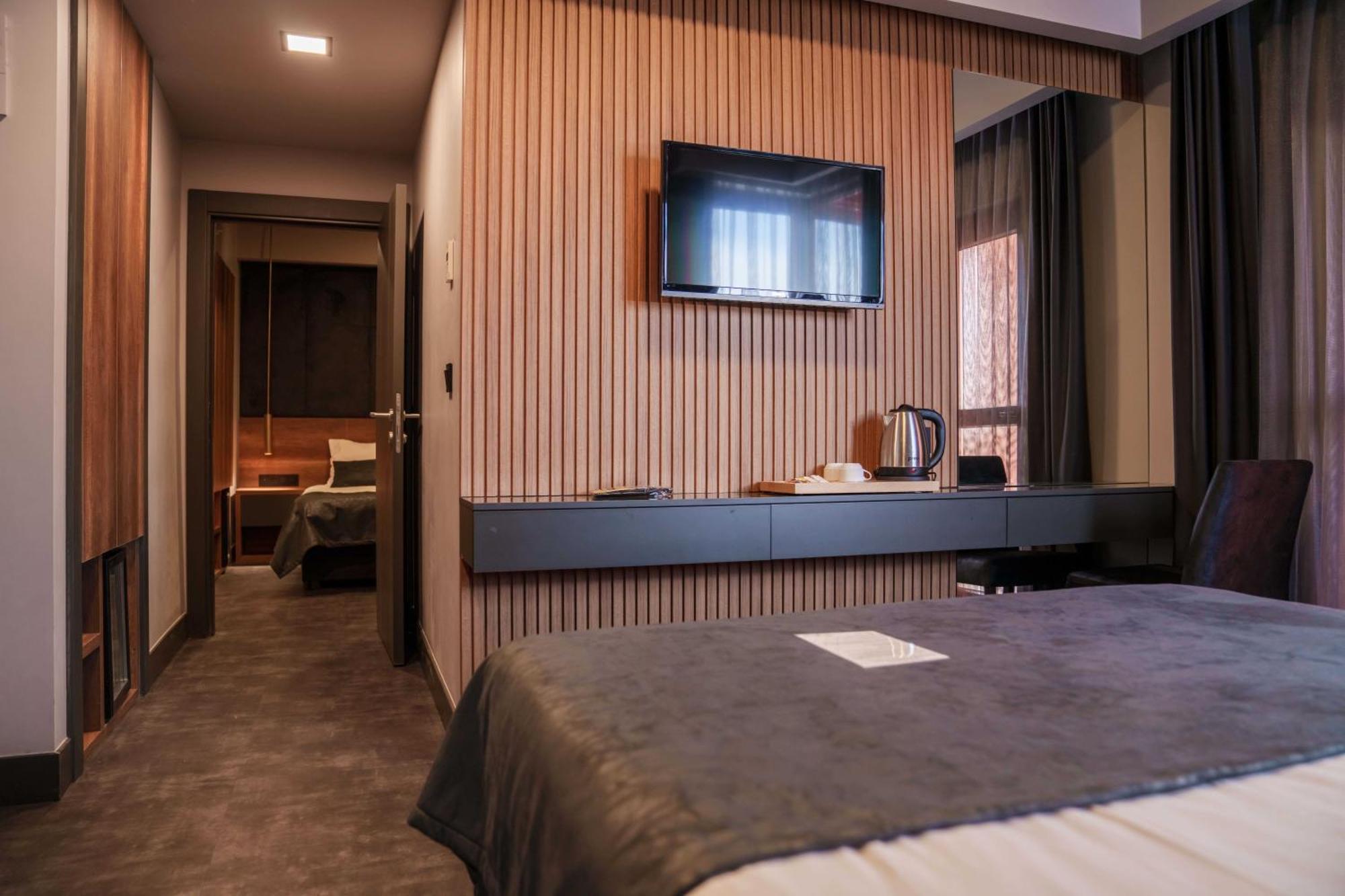 Family Room,1594706791:JPEG