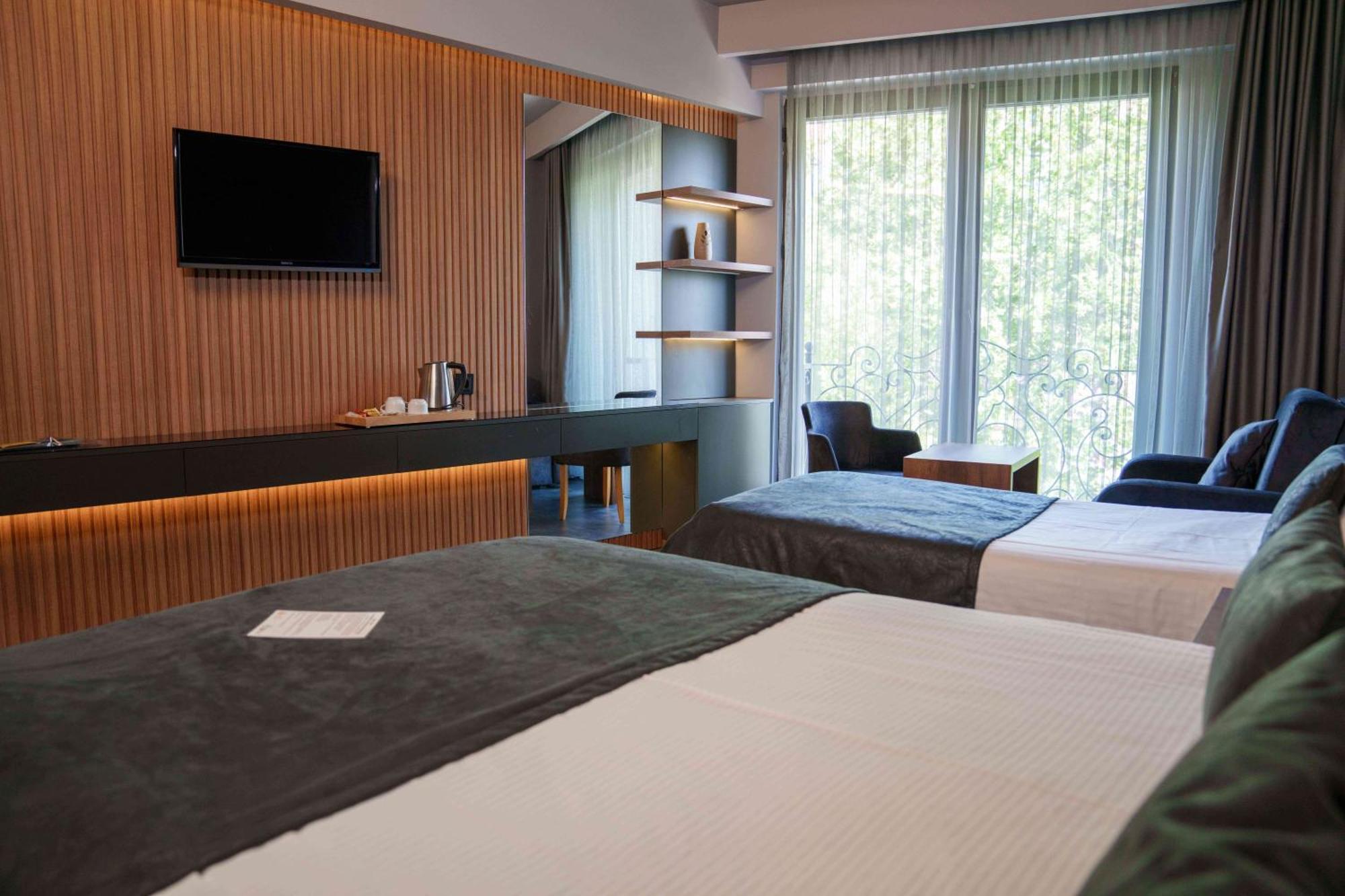 Deluxe Family Suite,1594706806:JPEG