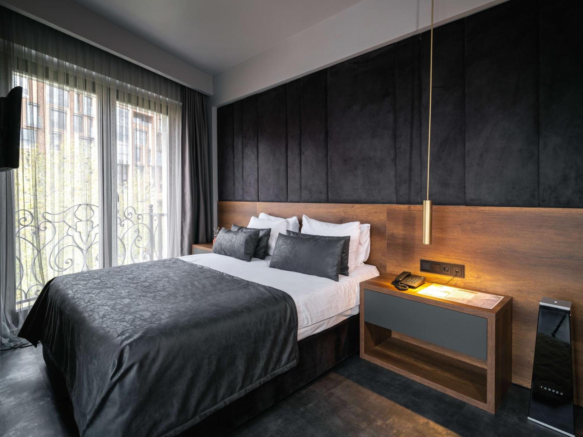 Deluxe Room,1594706830:JPEG