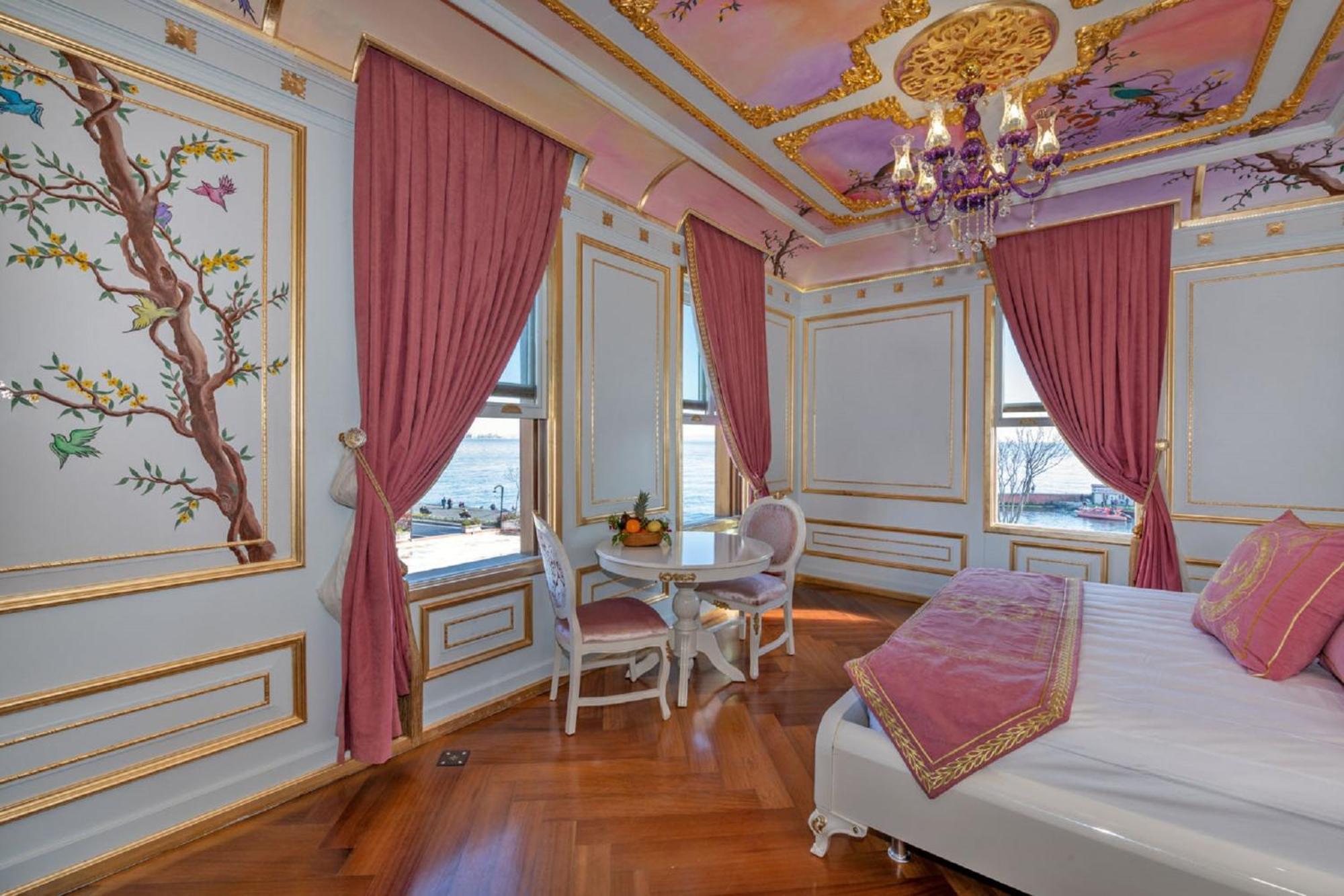 Mansion Royal Suite - Free Shared Spa Access (Self use)