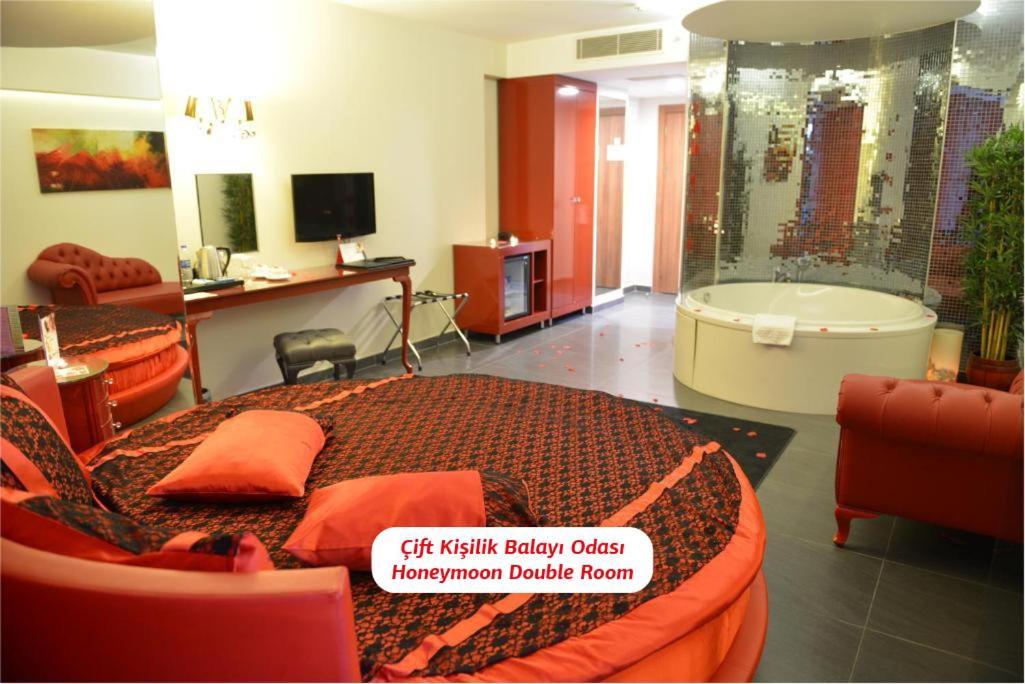 Executive Honeymoon Room