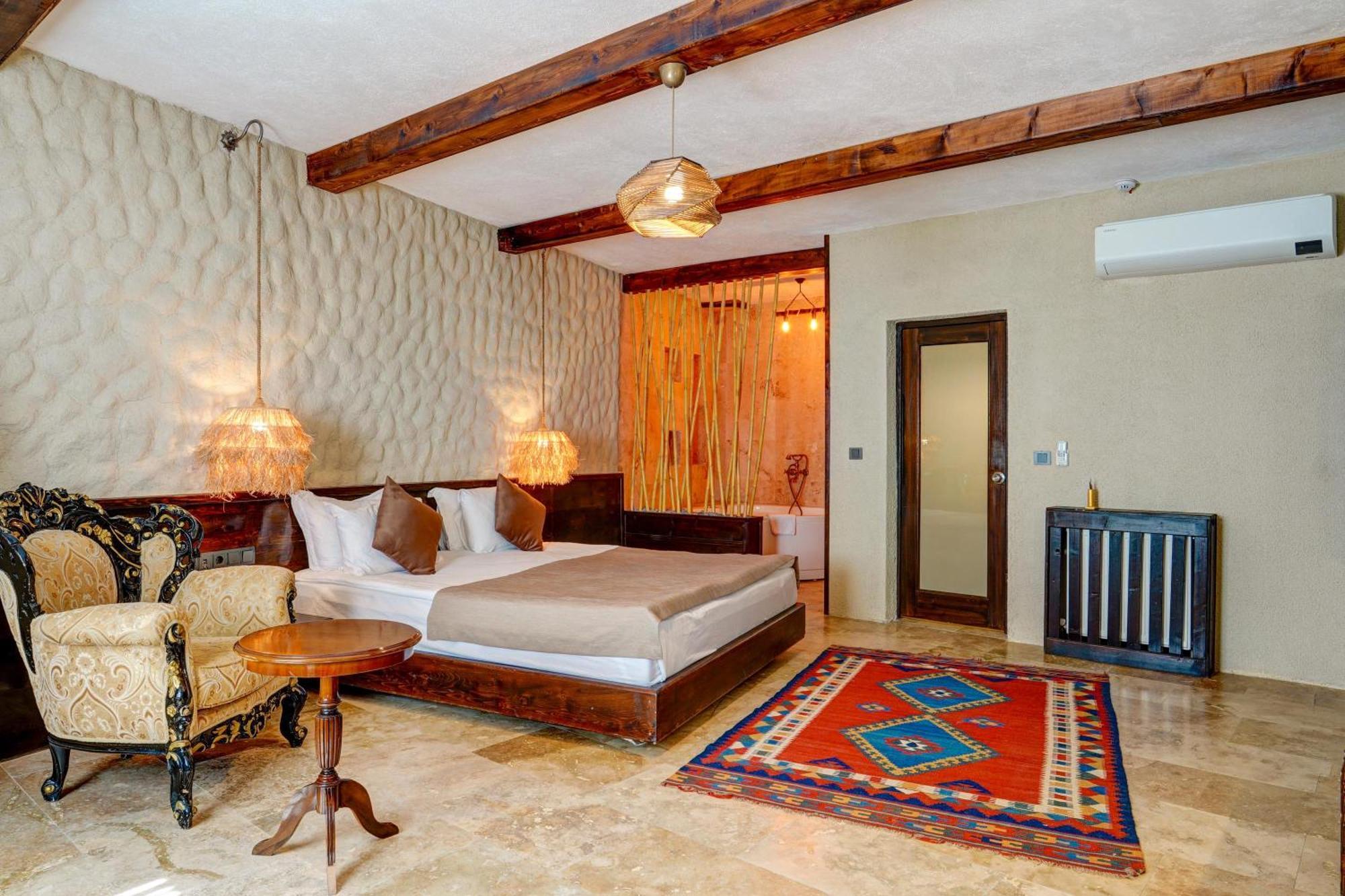 Royal Taş Süit - Spa Küvetli