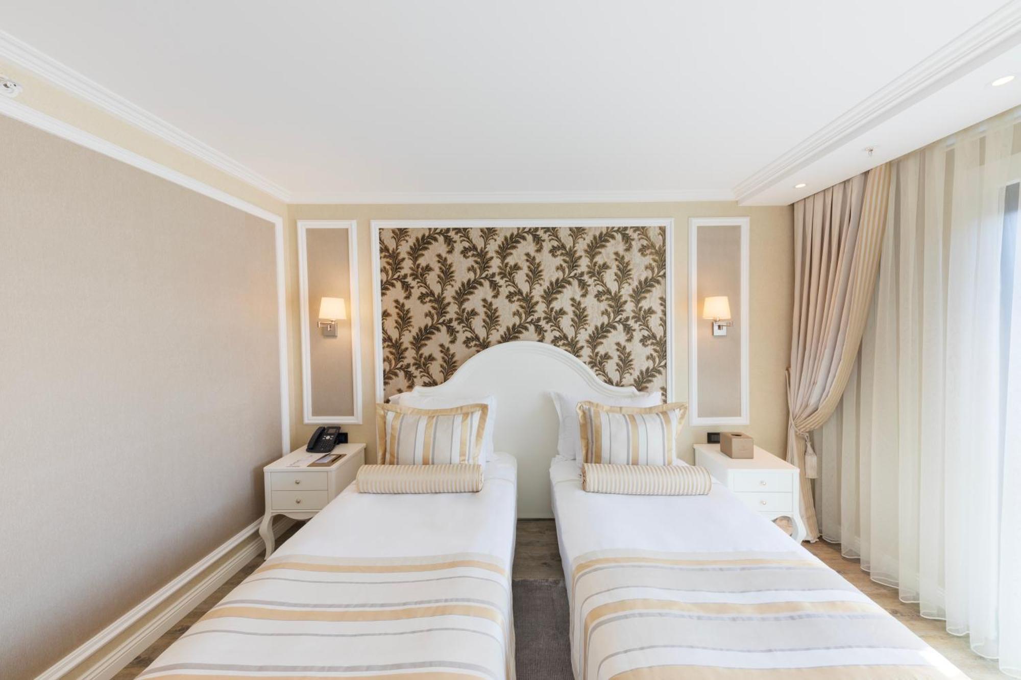Deluxe Çift Kişilik veya İki Yataklı Oda