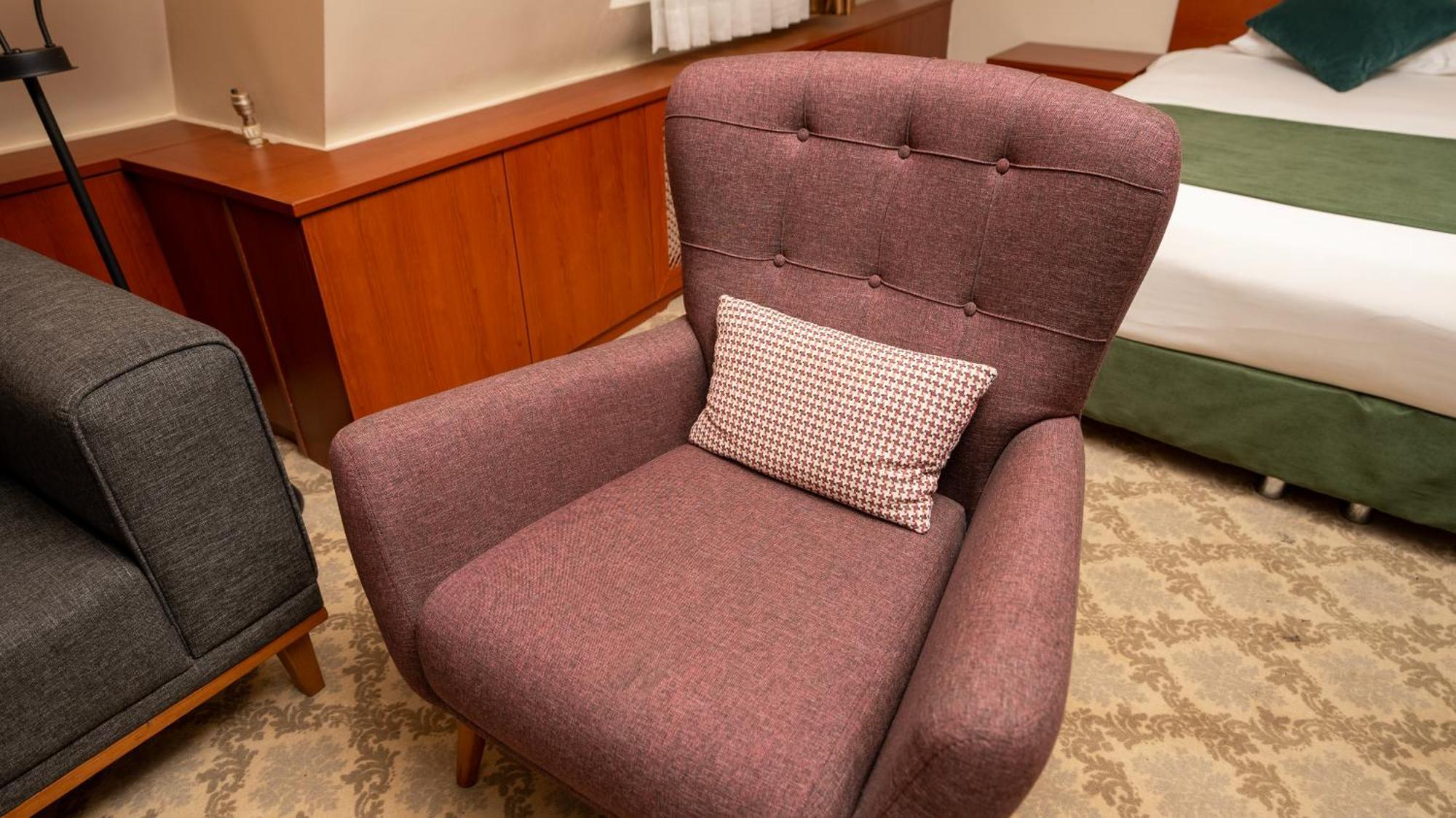 Suite,1632222535:JPEG