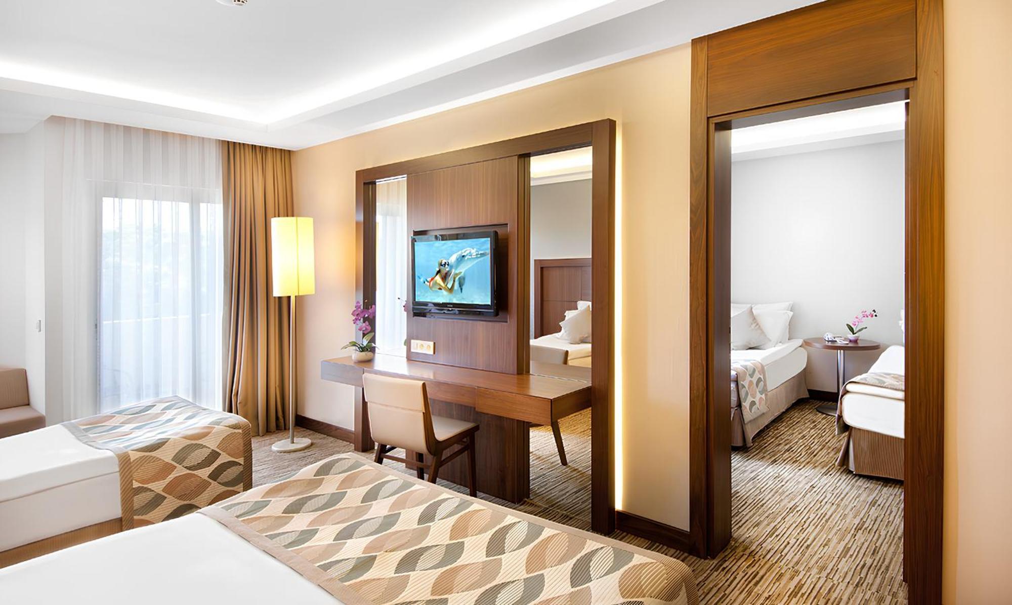 Family Room,1636737488:JPEG