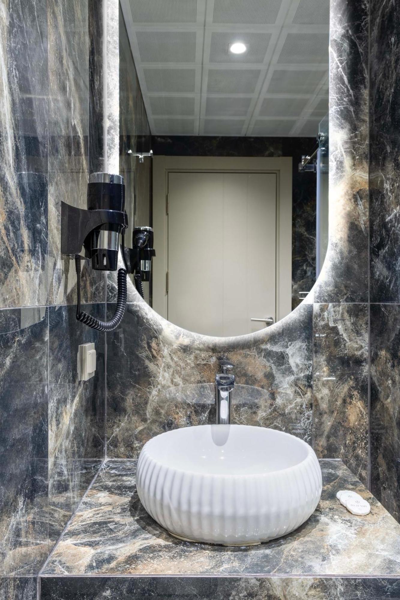 Queen Room with Spa Bath