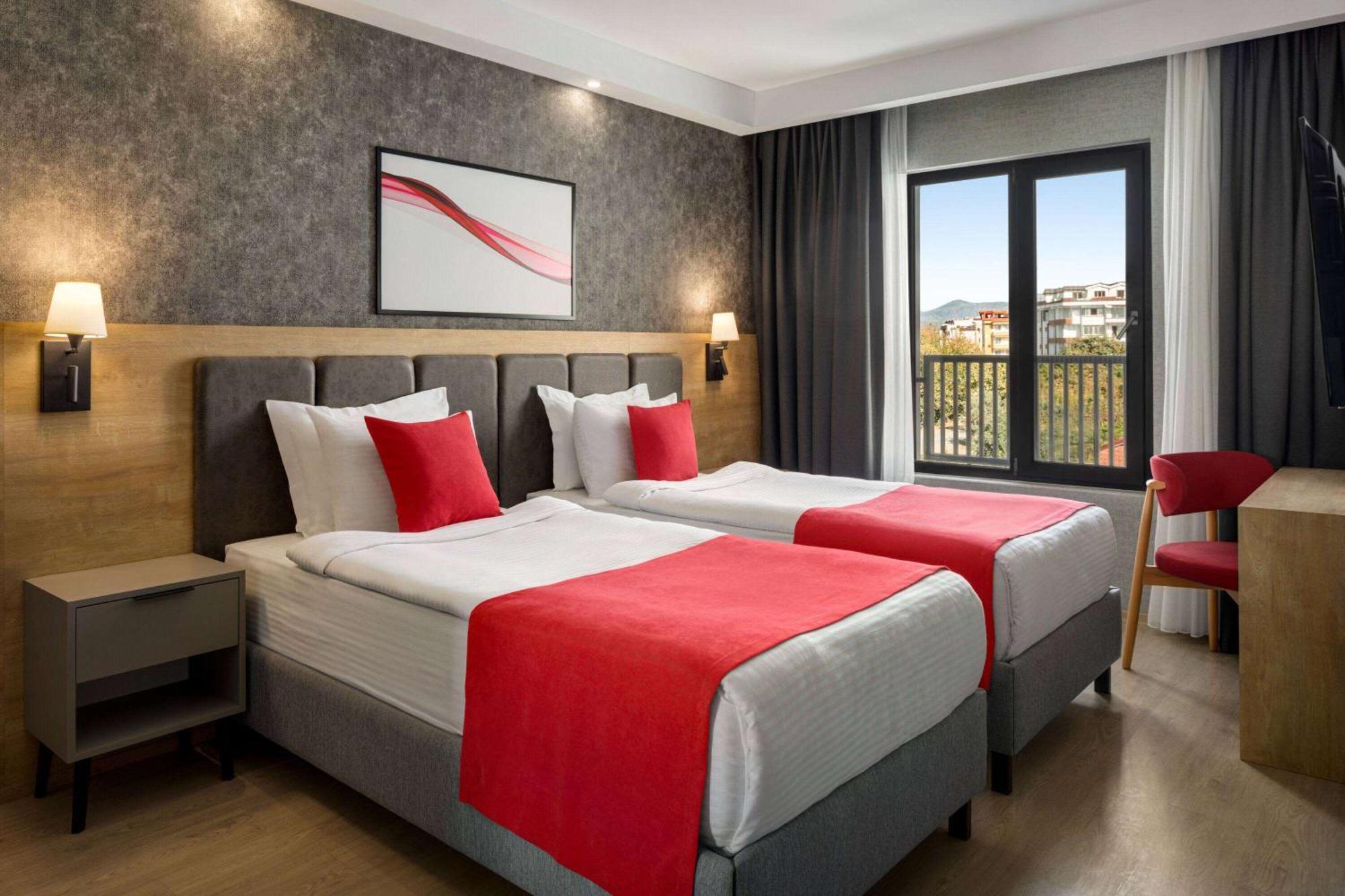 Standard Room with Twin Bed and Land Side