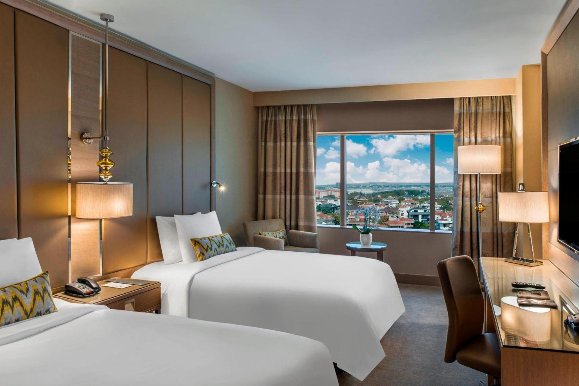 Quarto Executivo com 2 Camas de Solteiro, Vista da Cidade e Acesso à Área VIP