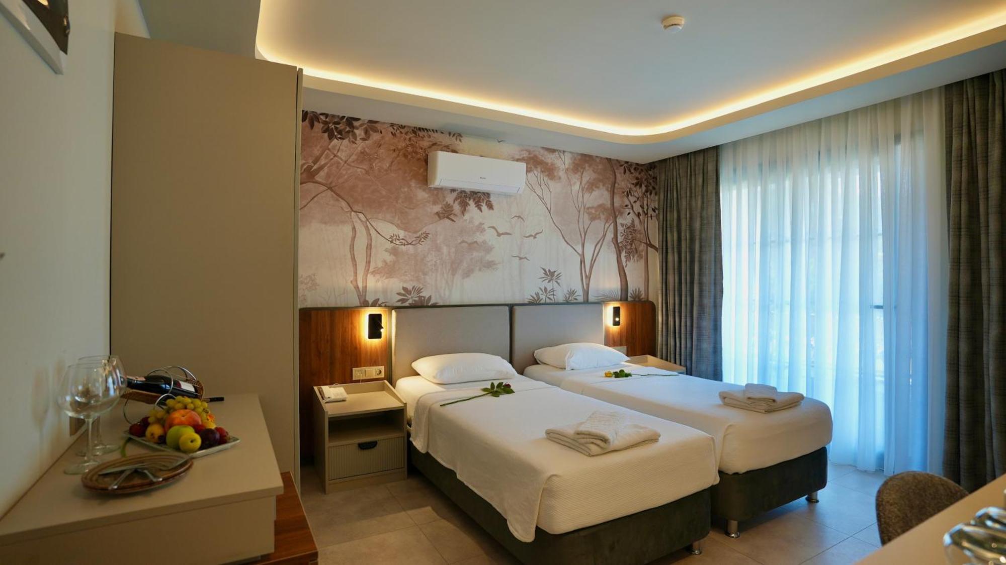 Deluxe Room,1645026109:JPEG