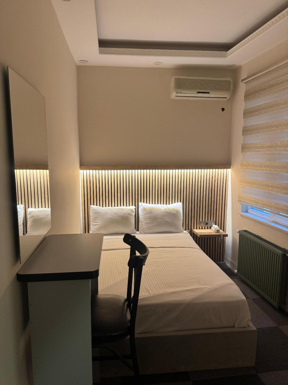 Queen Room,1646983274:JPEG