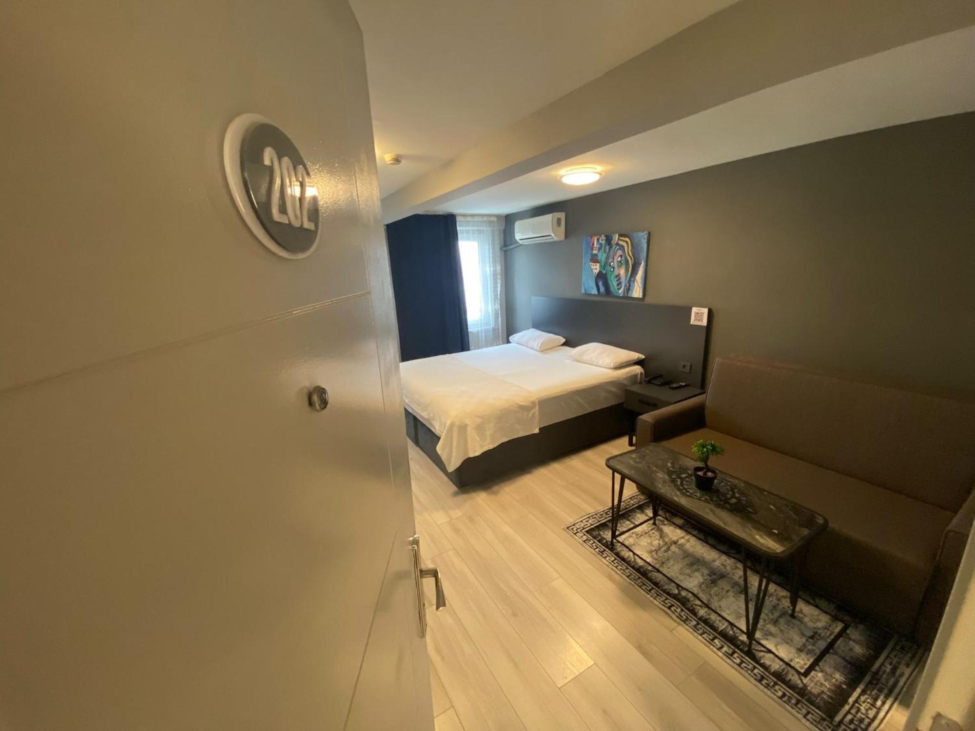 Standard Suite,1647752158:JPEG