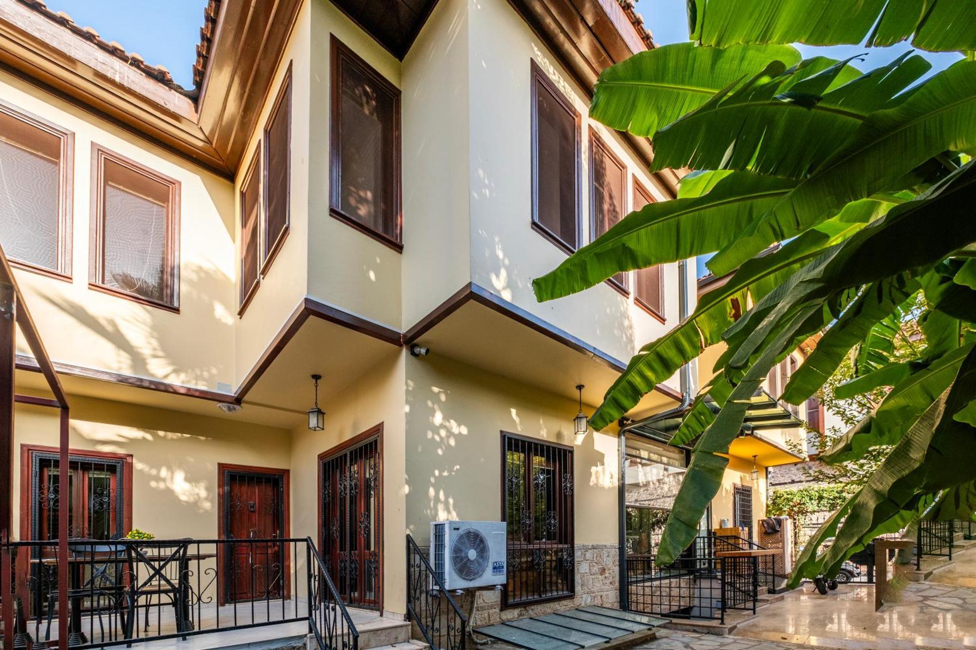 Villa with Garden View
