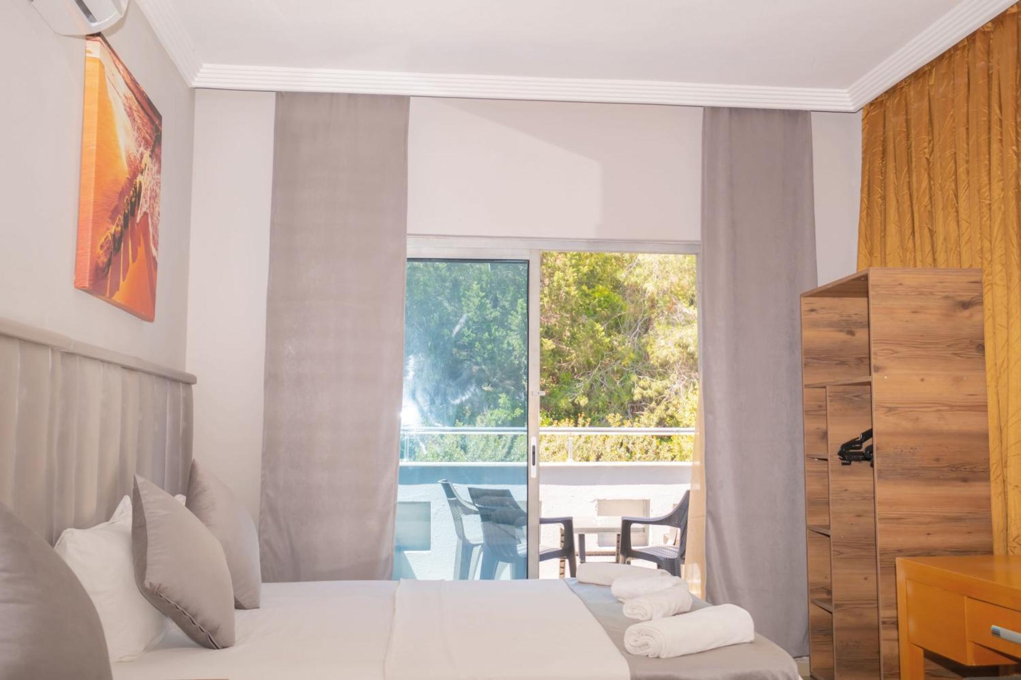 Deluxe Double Room with Balcony,1662460031:JPEG