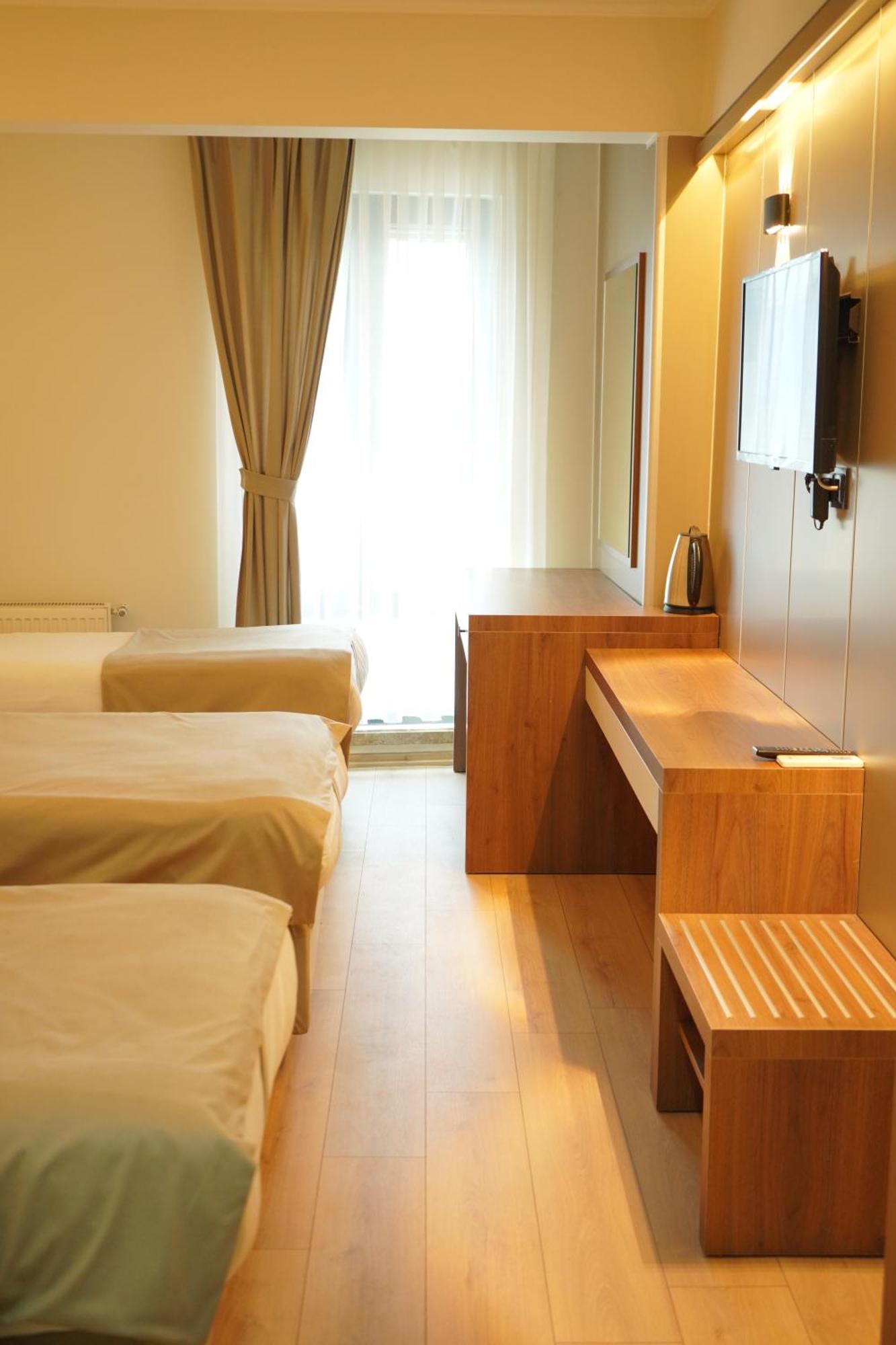 Triple Room,1665403940:JPEG