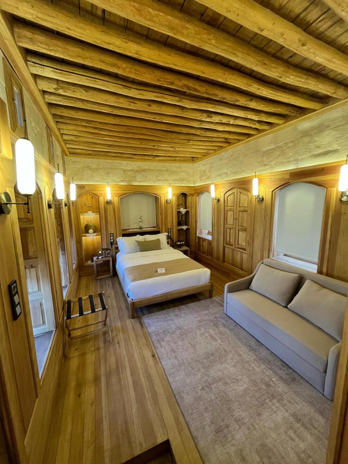 Standard Suite,1672575152:JPEG