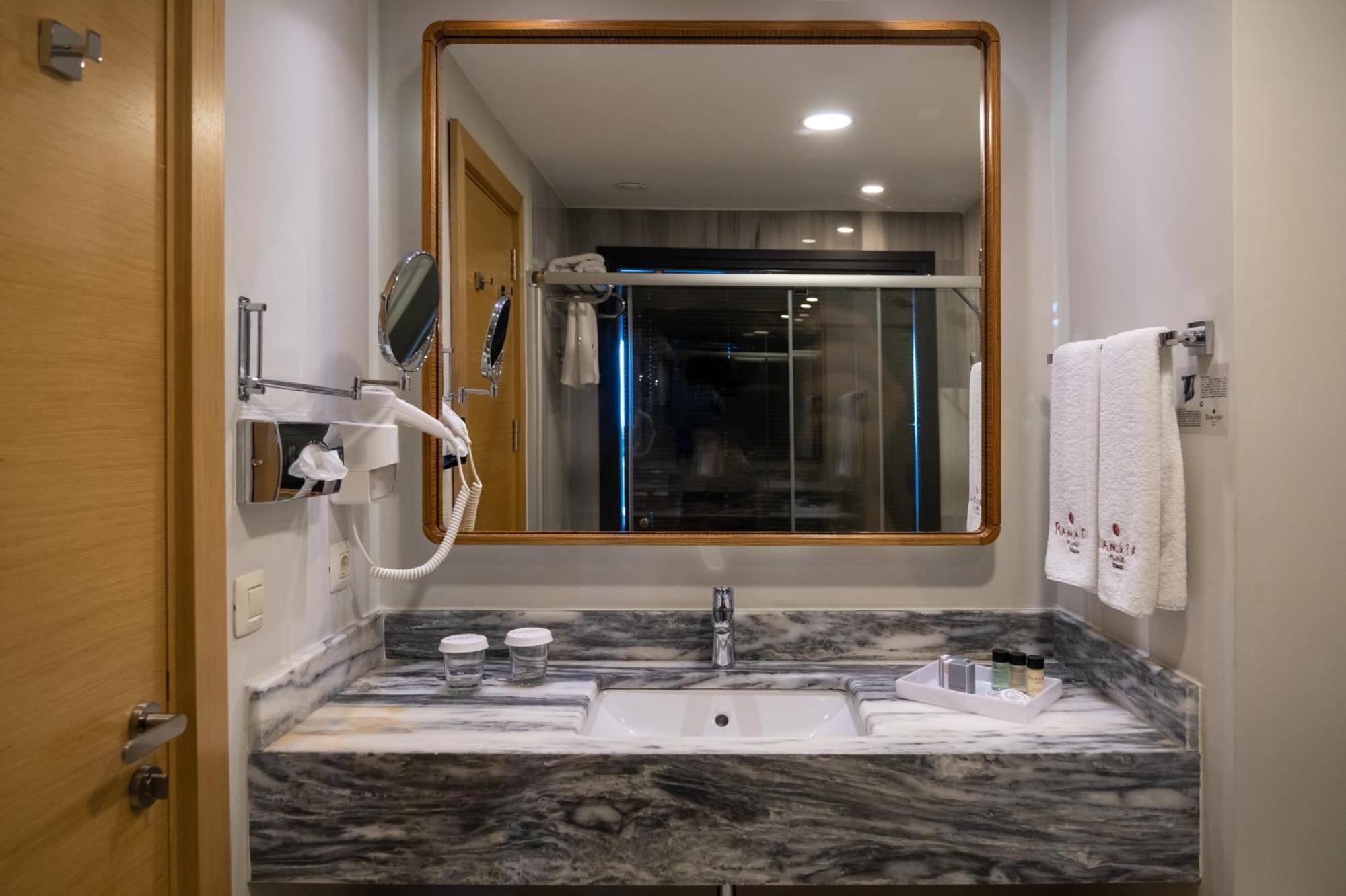 Deluxe Room with City View