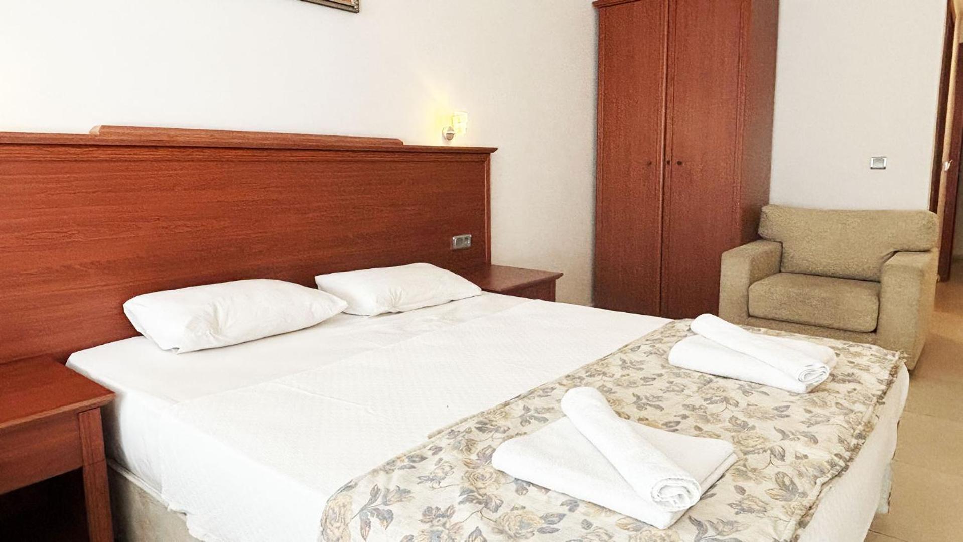 Large Double Room,1678658132:JPEG