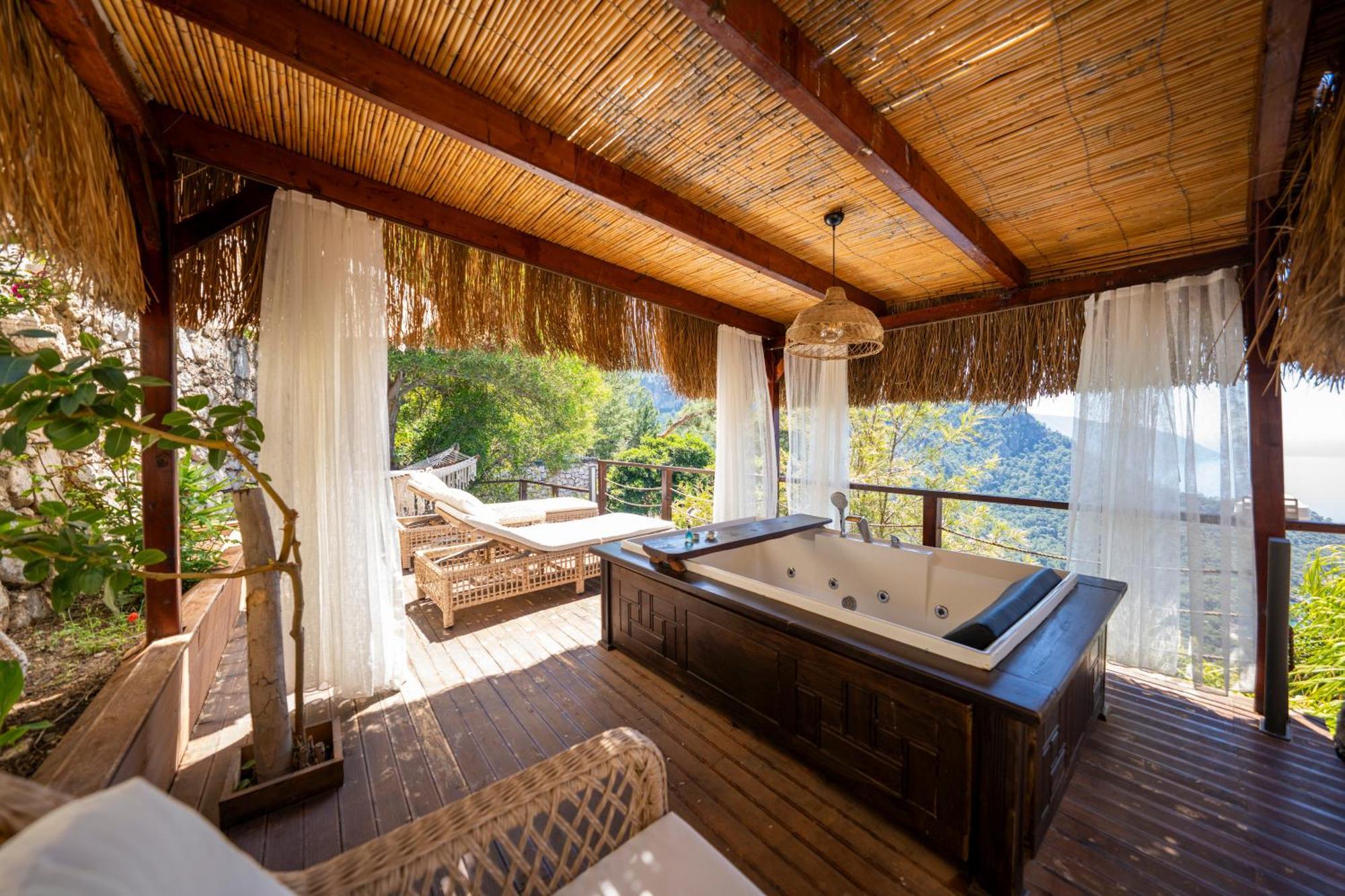 Deluxe Suite with Sea View