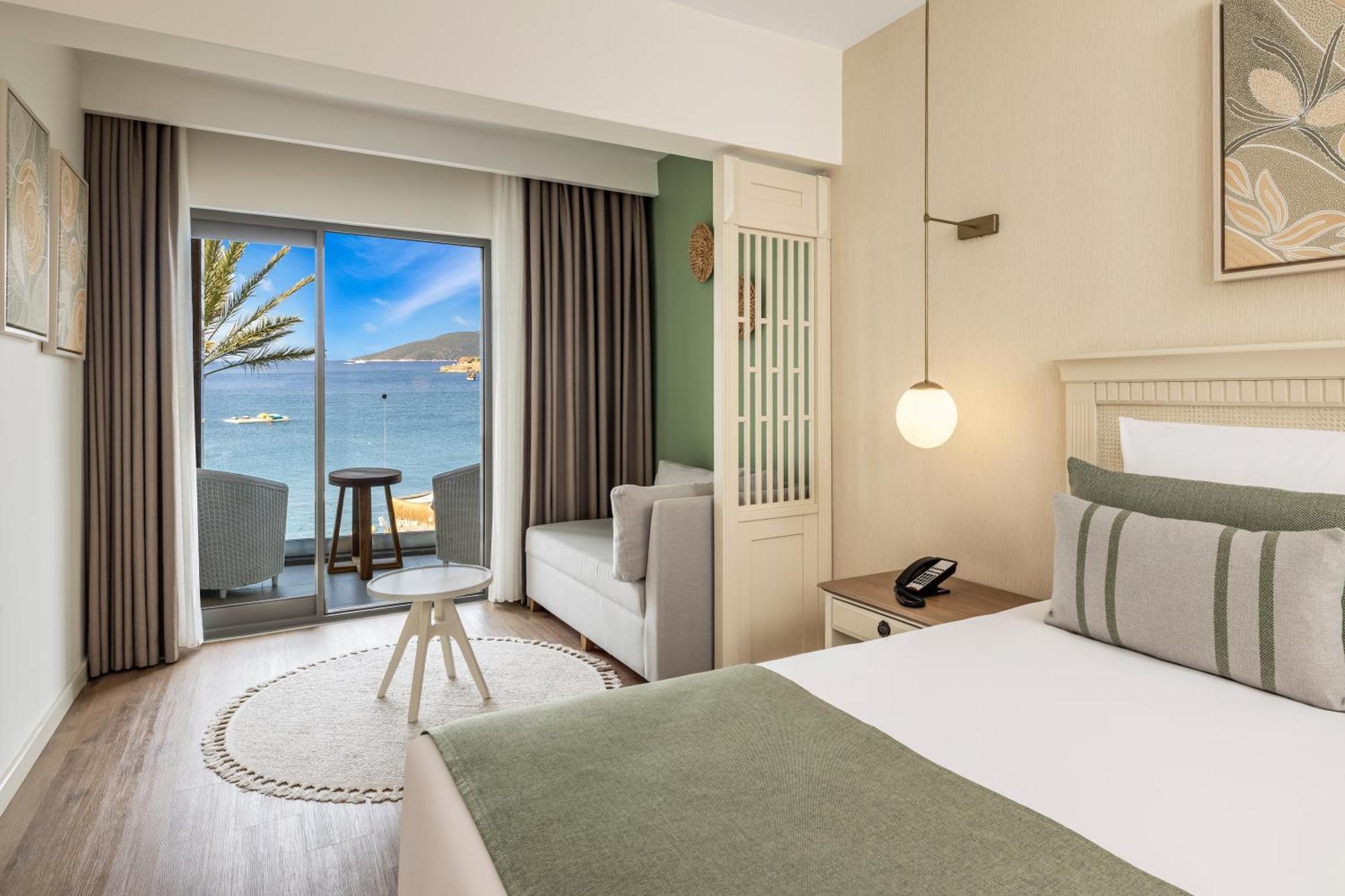 Doppelzimmer mit Balkon und Meerblick