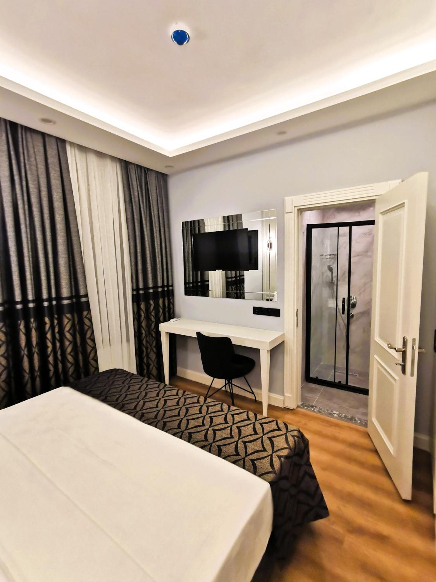 Quarto com Cama de Casal ou 2 de Solteiro