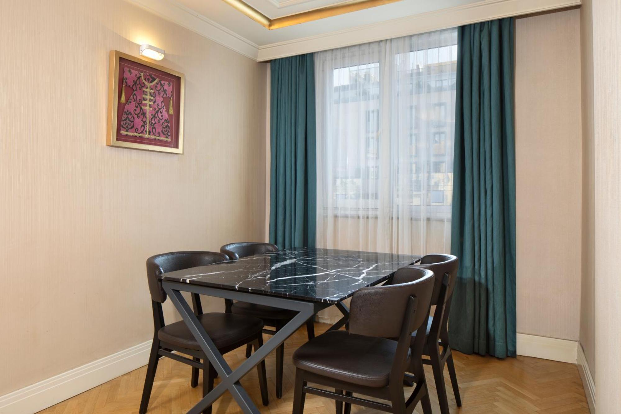 King Suite,1689831451:JPEG