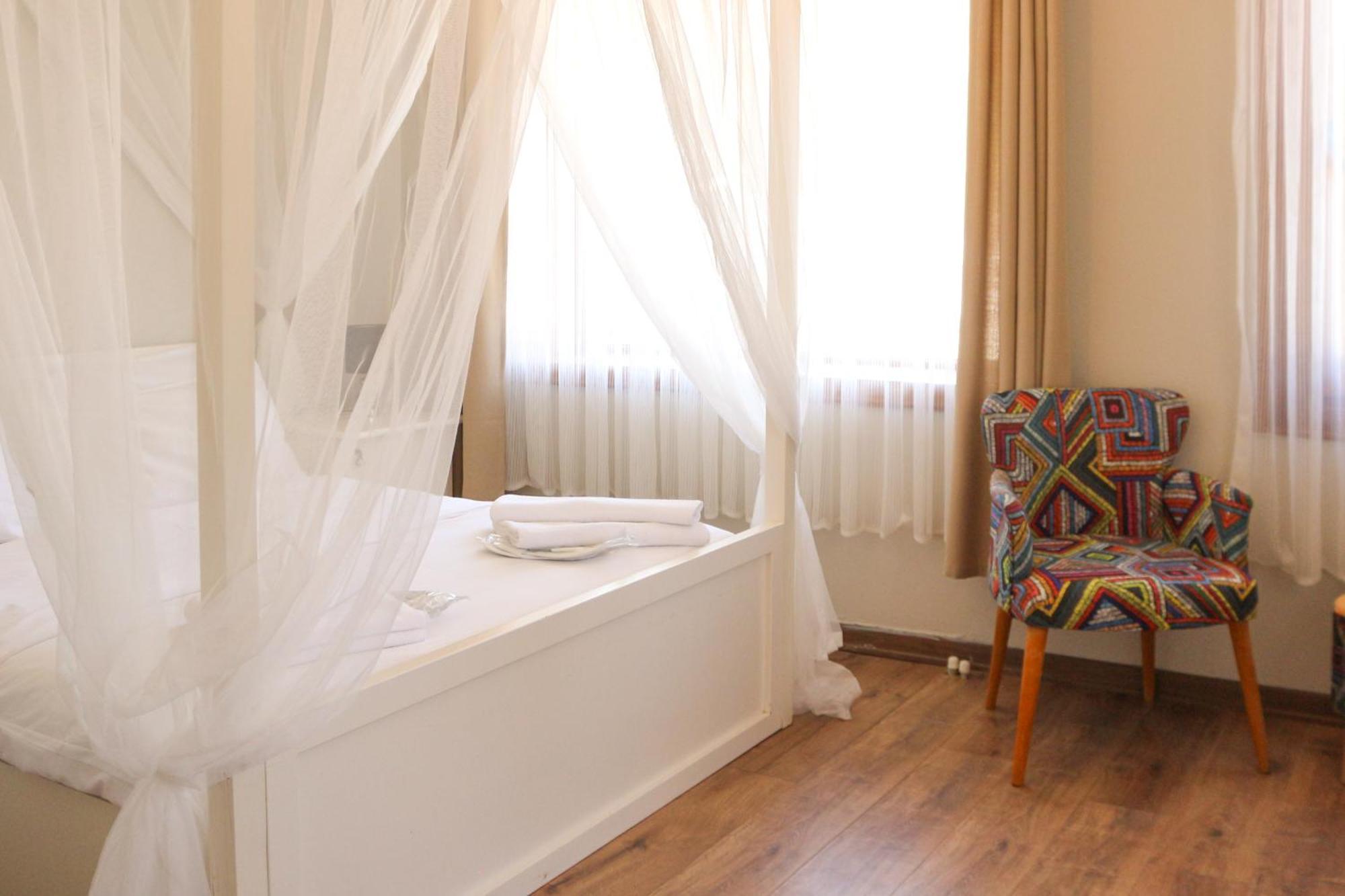 Üç Kişilik Oda