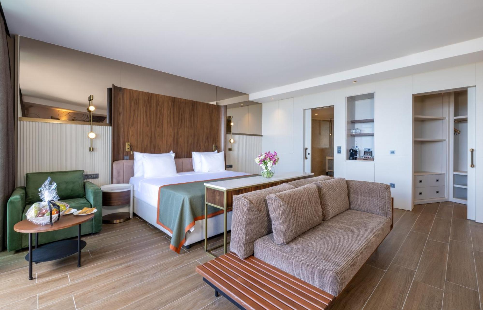 Junior Suite,1739386793:JPEG