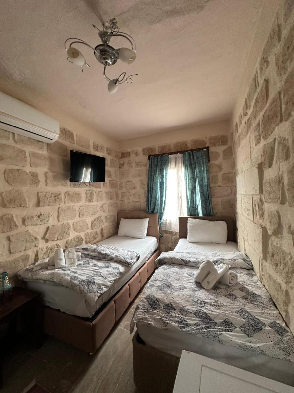 Standard Queen Room,1697343995:JPEG