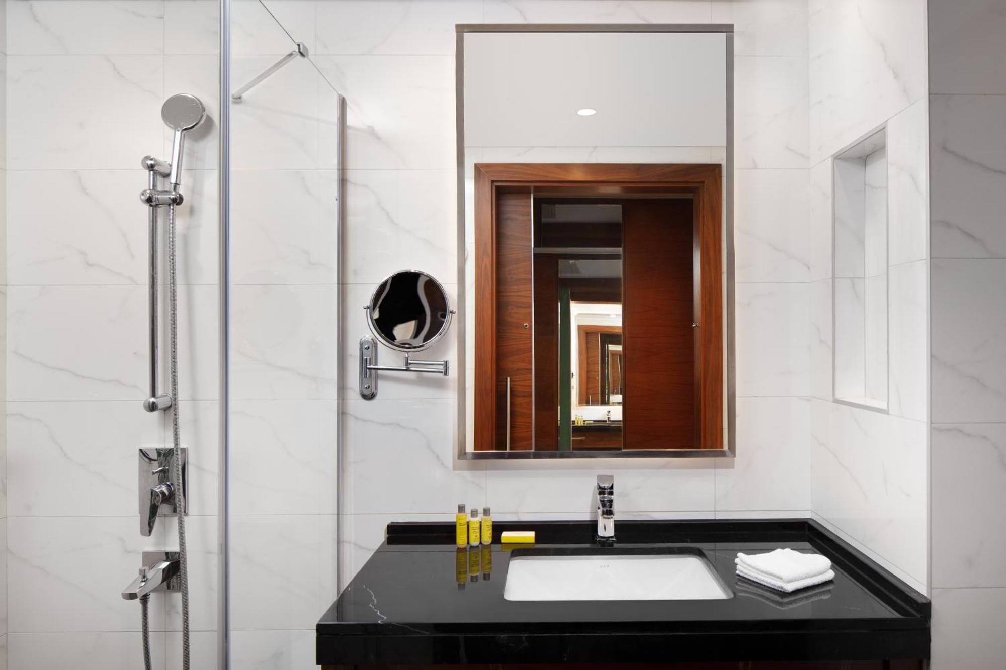 Quarto Superior com 2 Camas de Solteiro Vista da Cidade