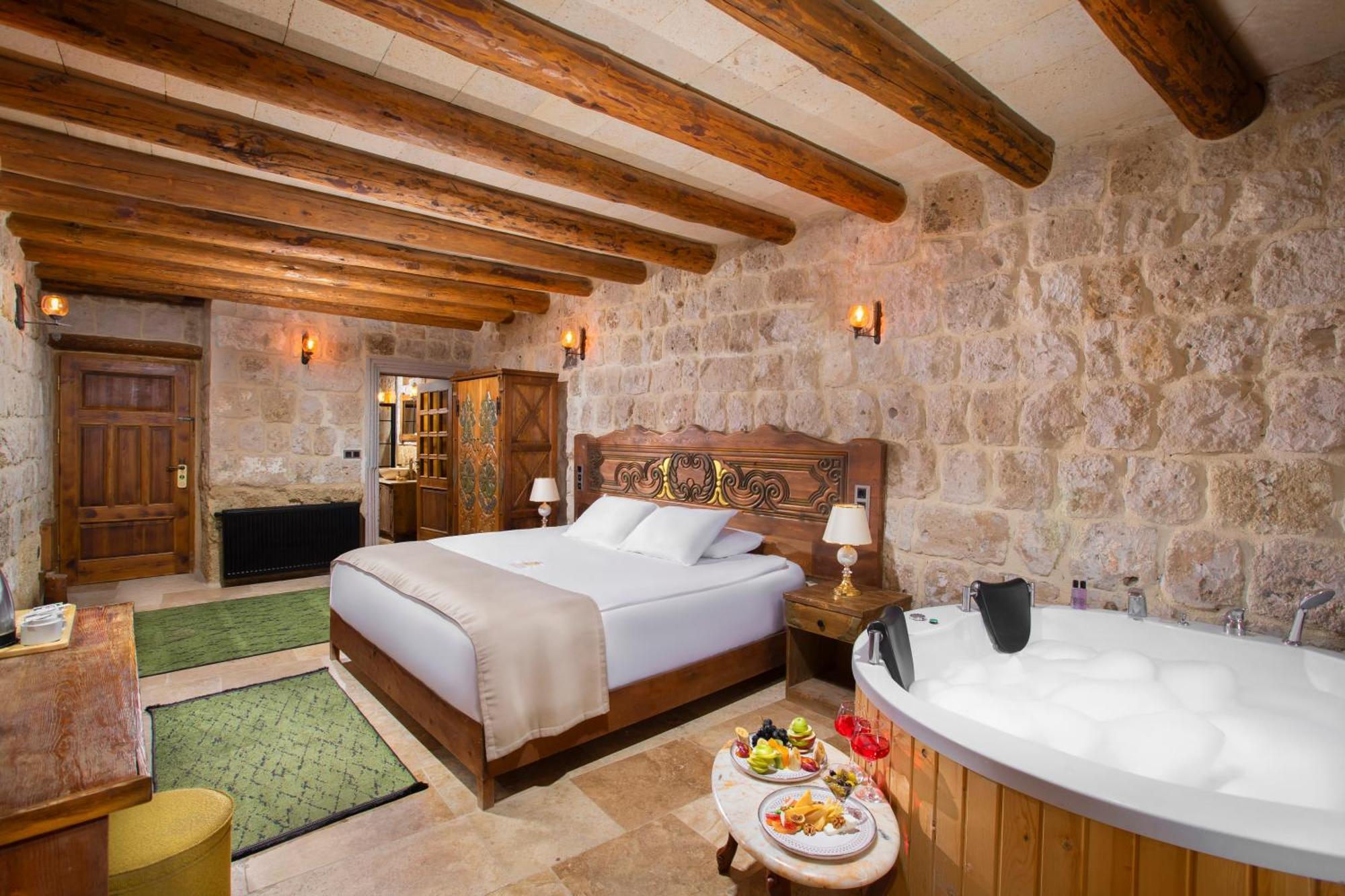 Queen Room with Spa Bath,1698757030:JPEG