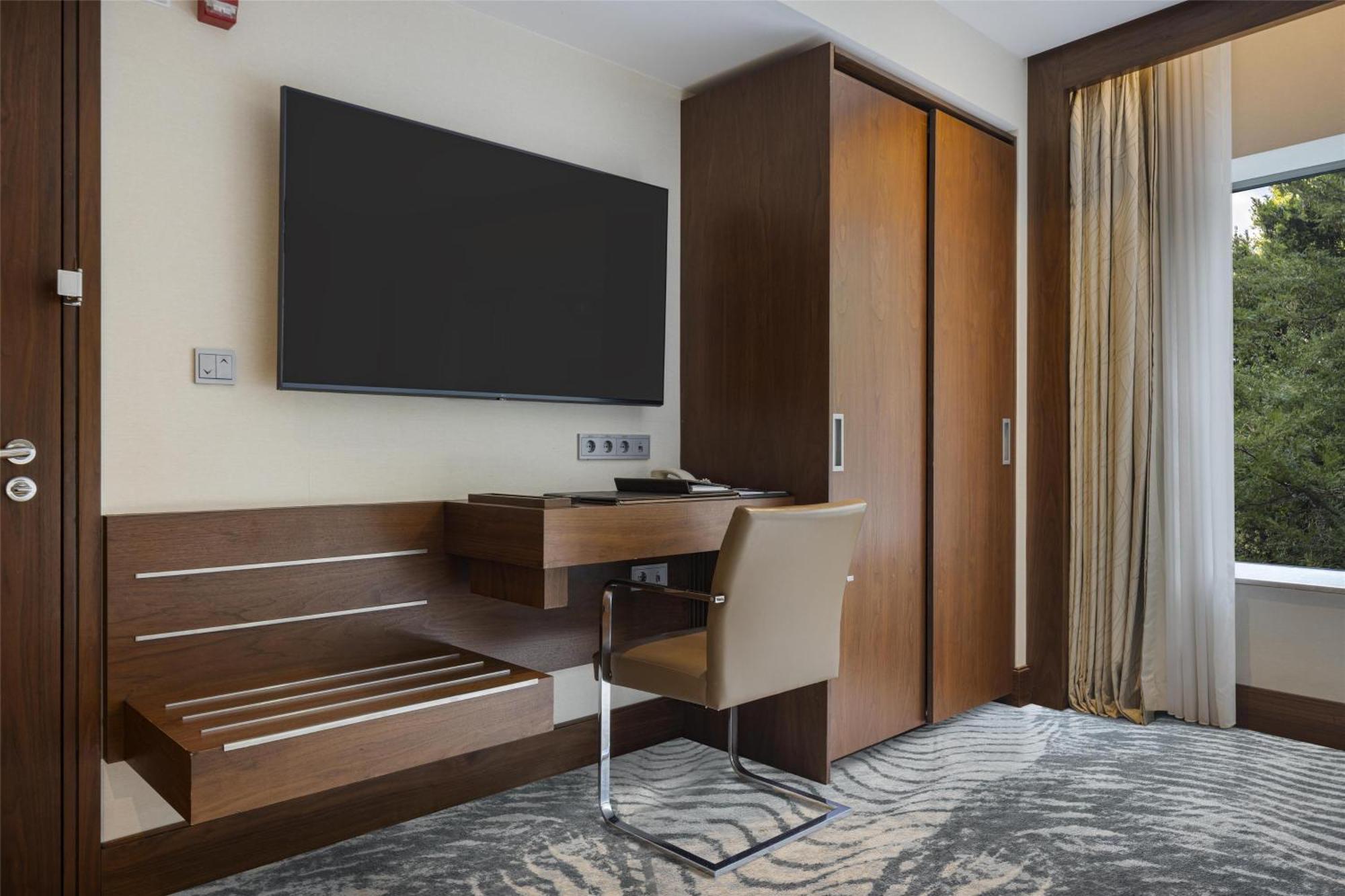 Deluxe King Room - Wheelchair Accessible,1698856413:JPEG