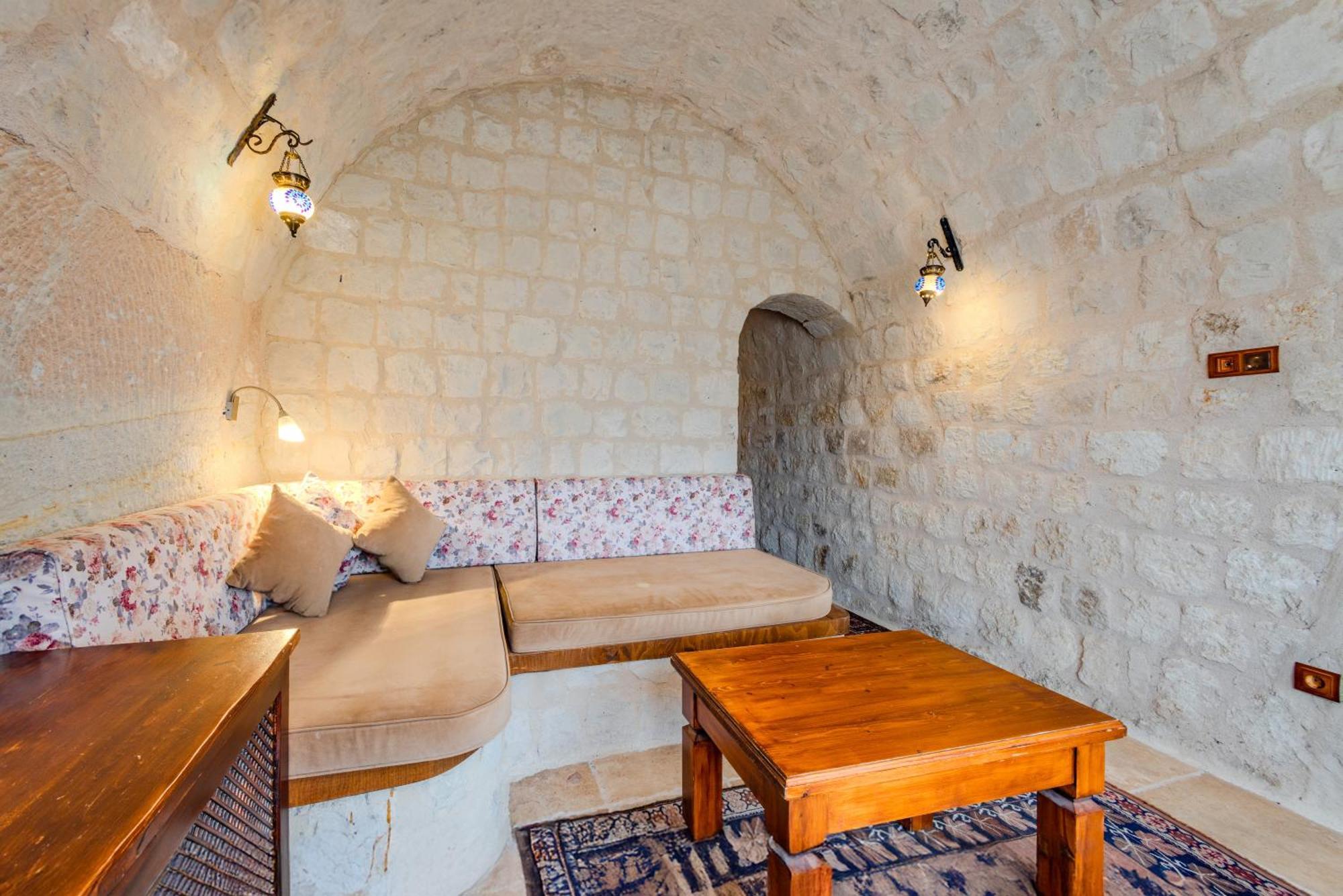 Classic Cave Suite,1705589593:JPEG