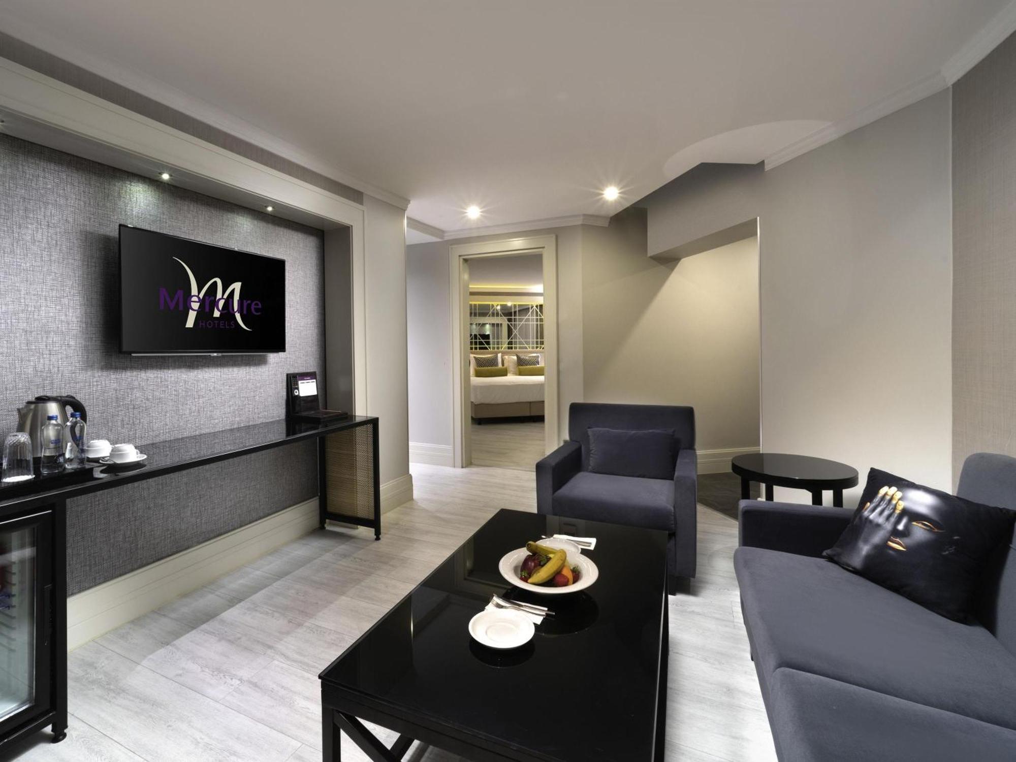 Executive Suite,1706868316:JPEG
