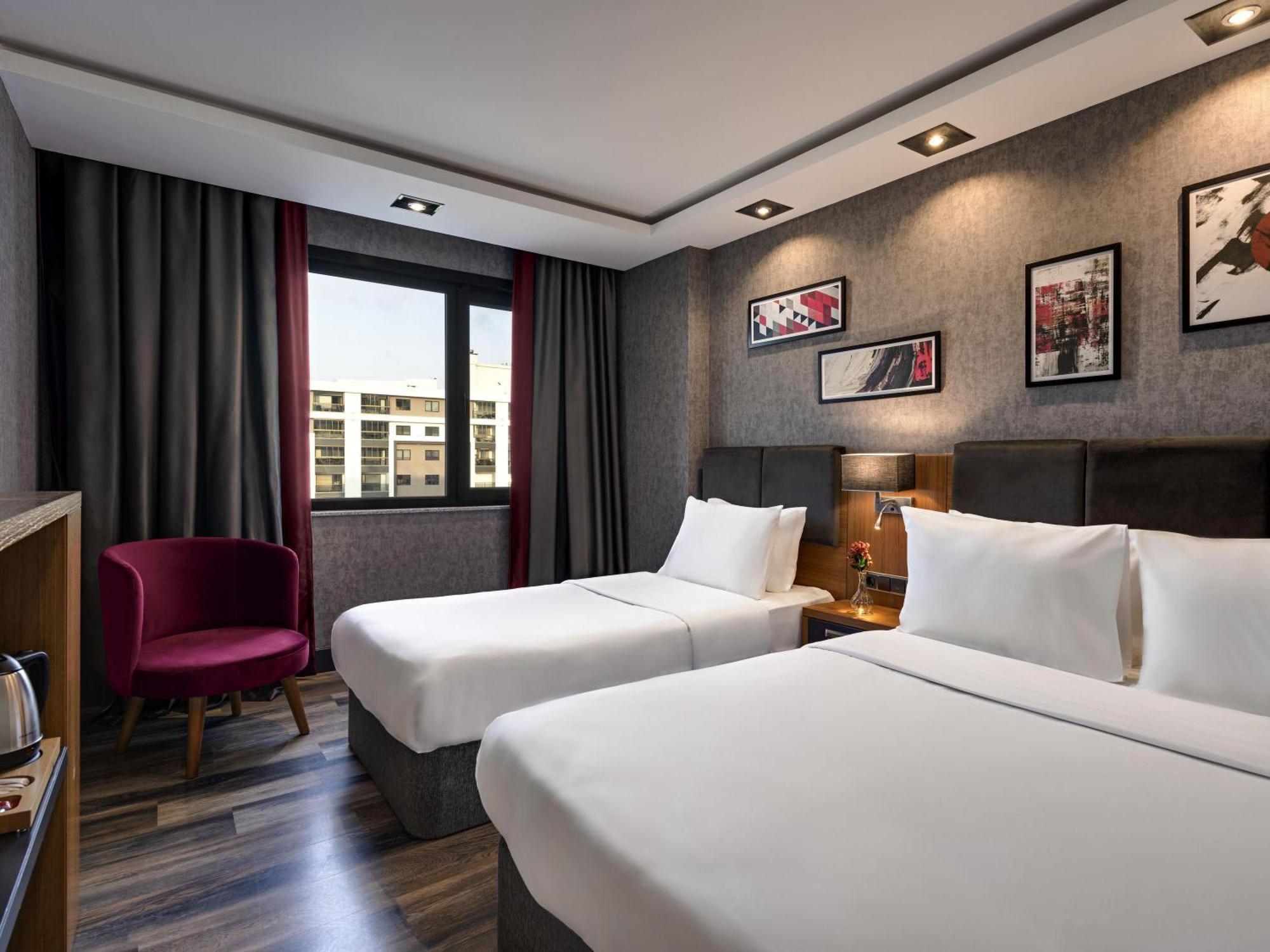 Deluxe City Room with One Double Bed,1706952993:JPEG