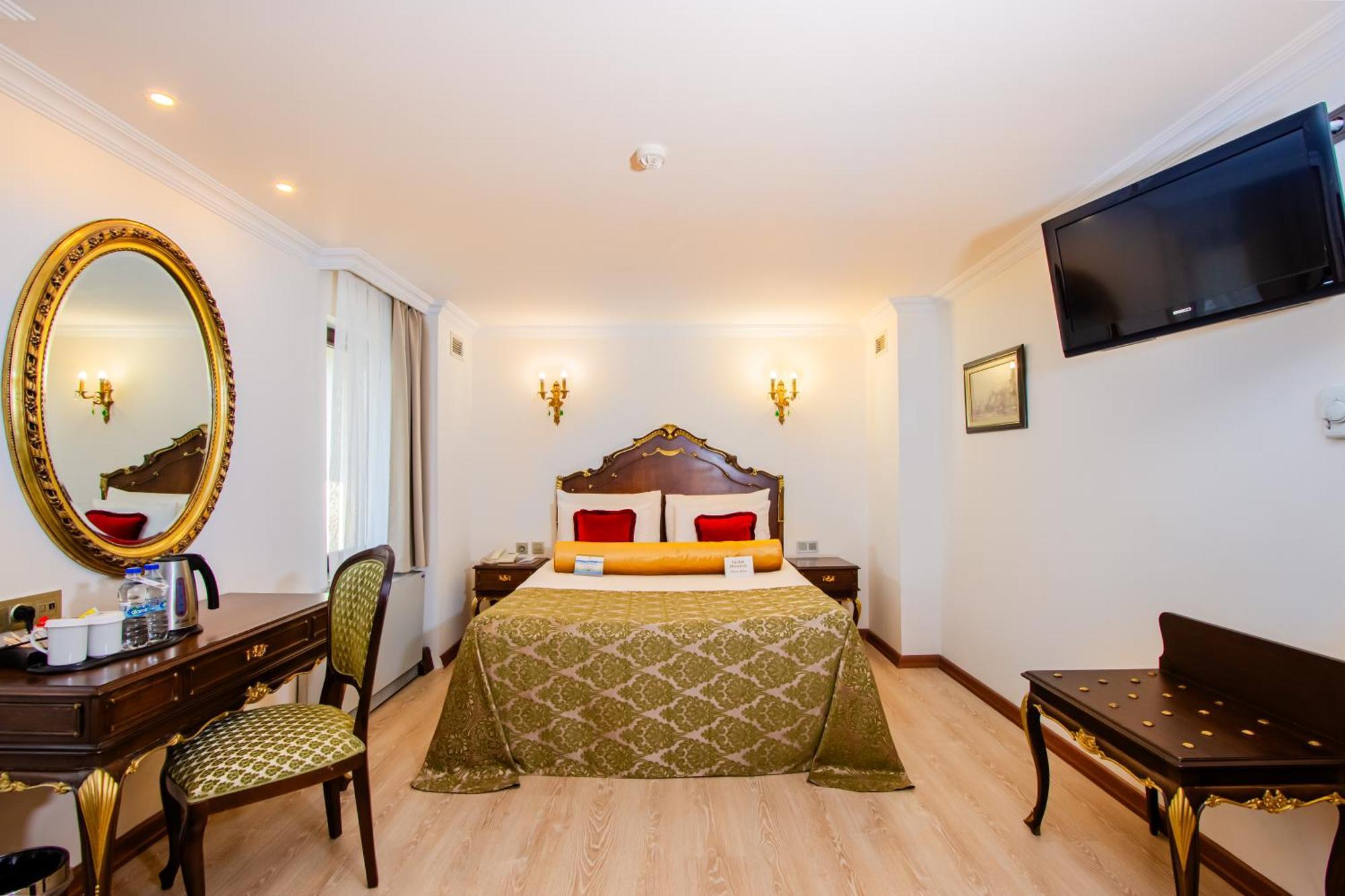 Queen Room with Balcony