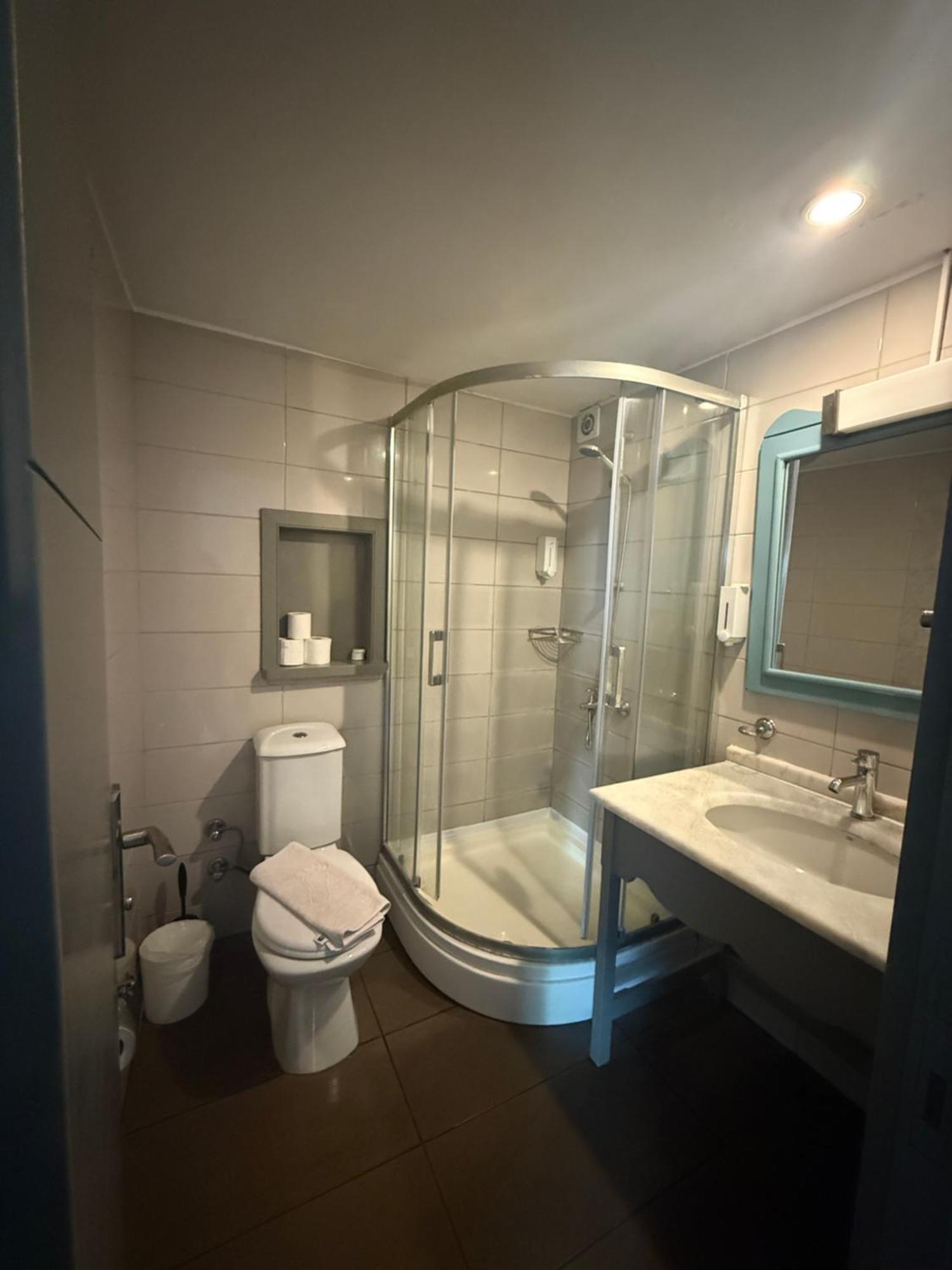 Family Room,1742596241:JPEG