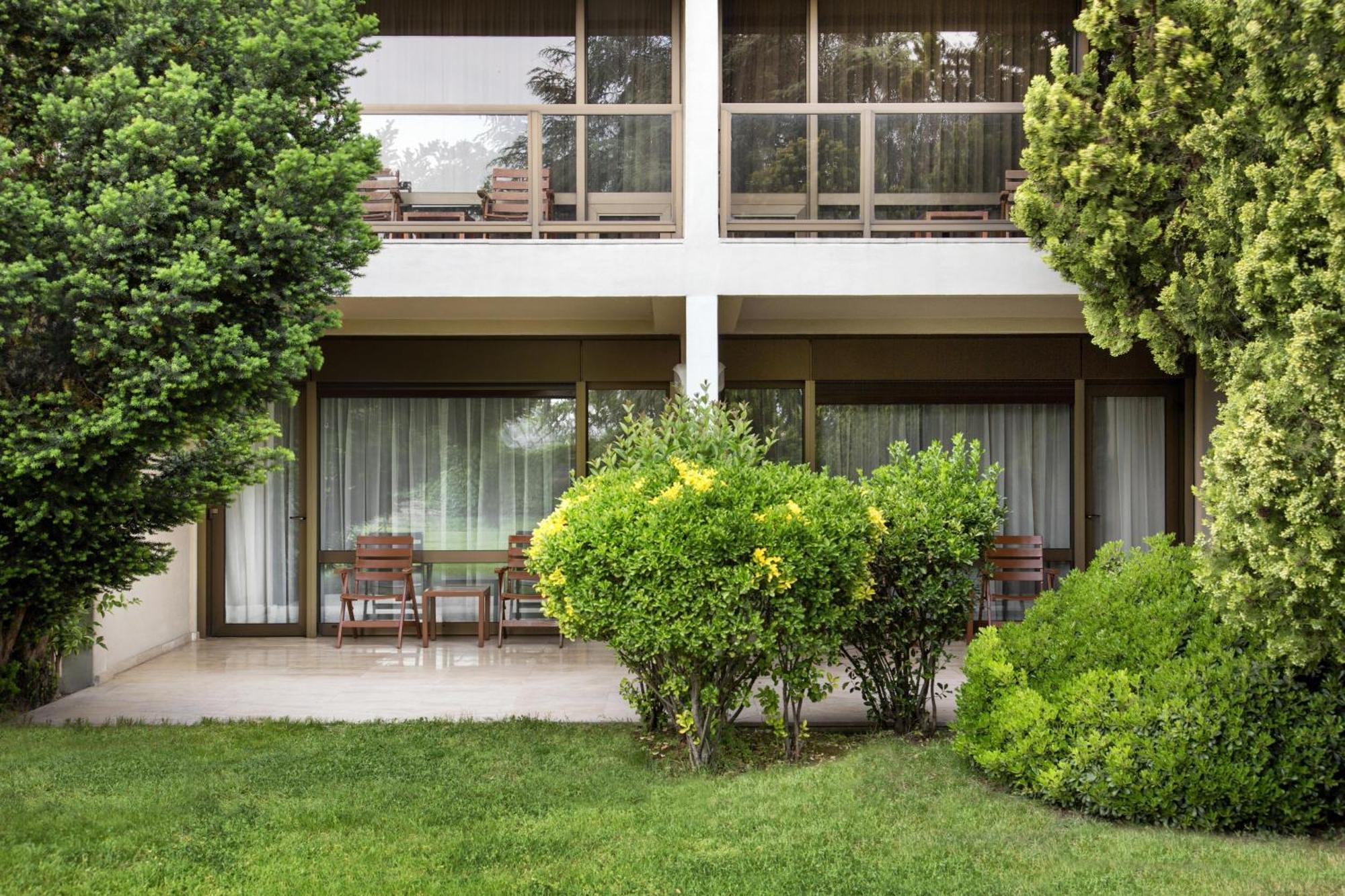 King Family Garden Room with Terrace